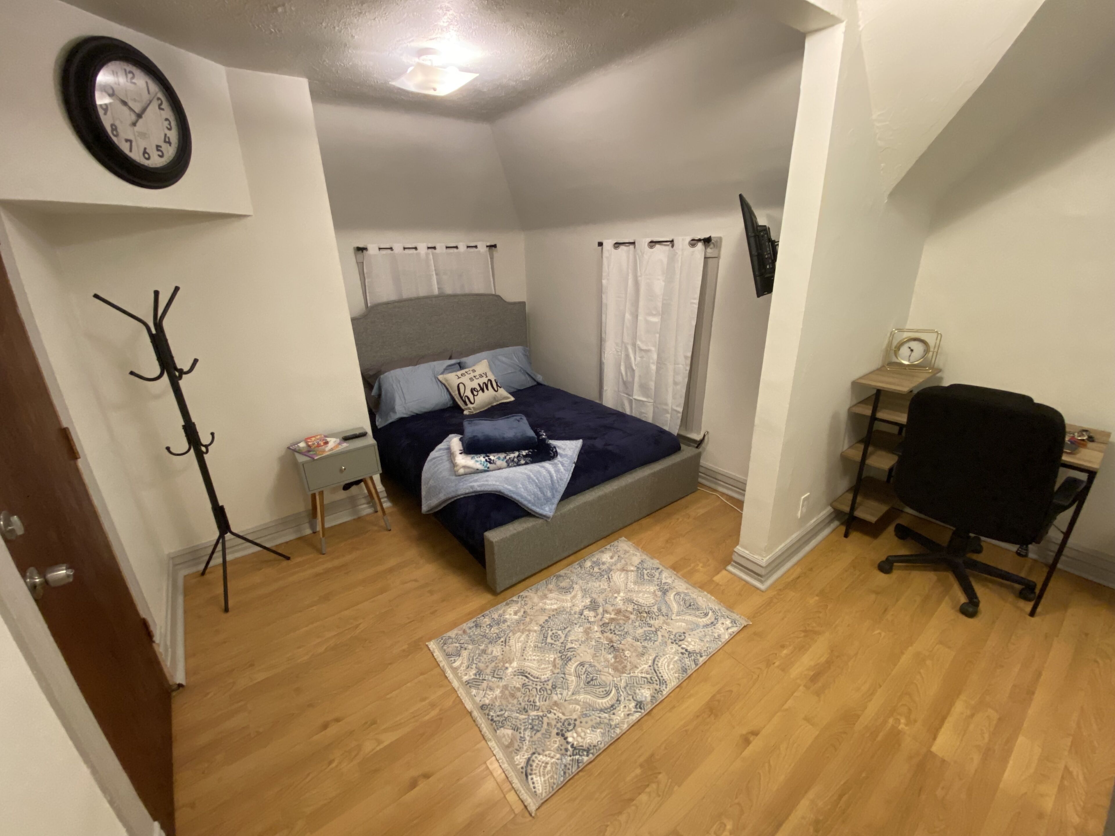 Blue#2: Cozy, private Midtown studio