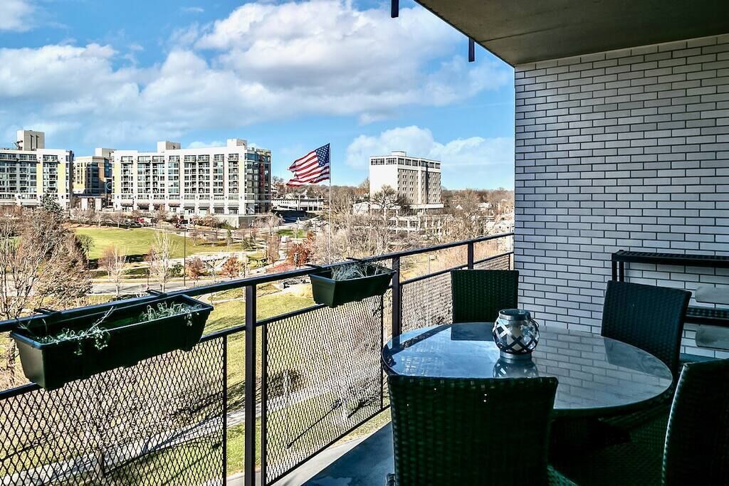 Luxe Hollywood Retreat - Blackstone Midtown Area