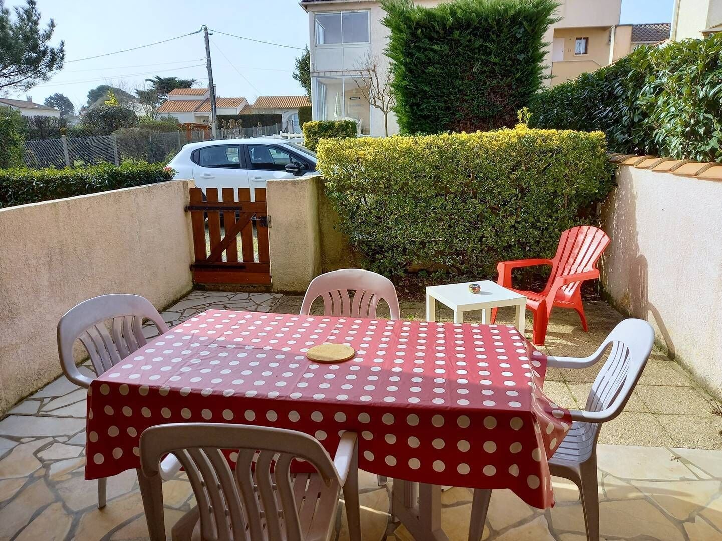 Saint Palais sur Mer - APARTMENT on the ground floor - near the center and the beach