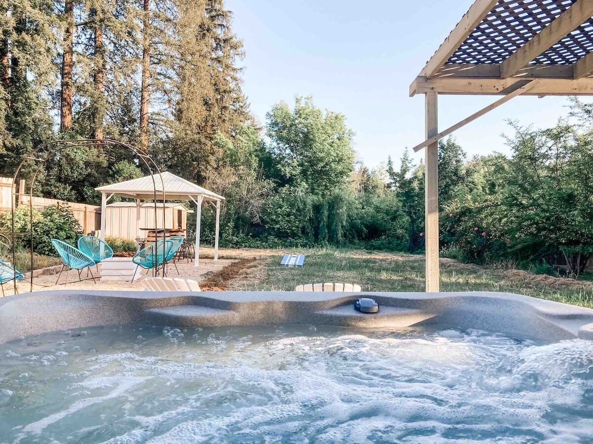 Close to River & Wineries, 2BR Cottage with Hottub