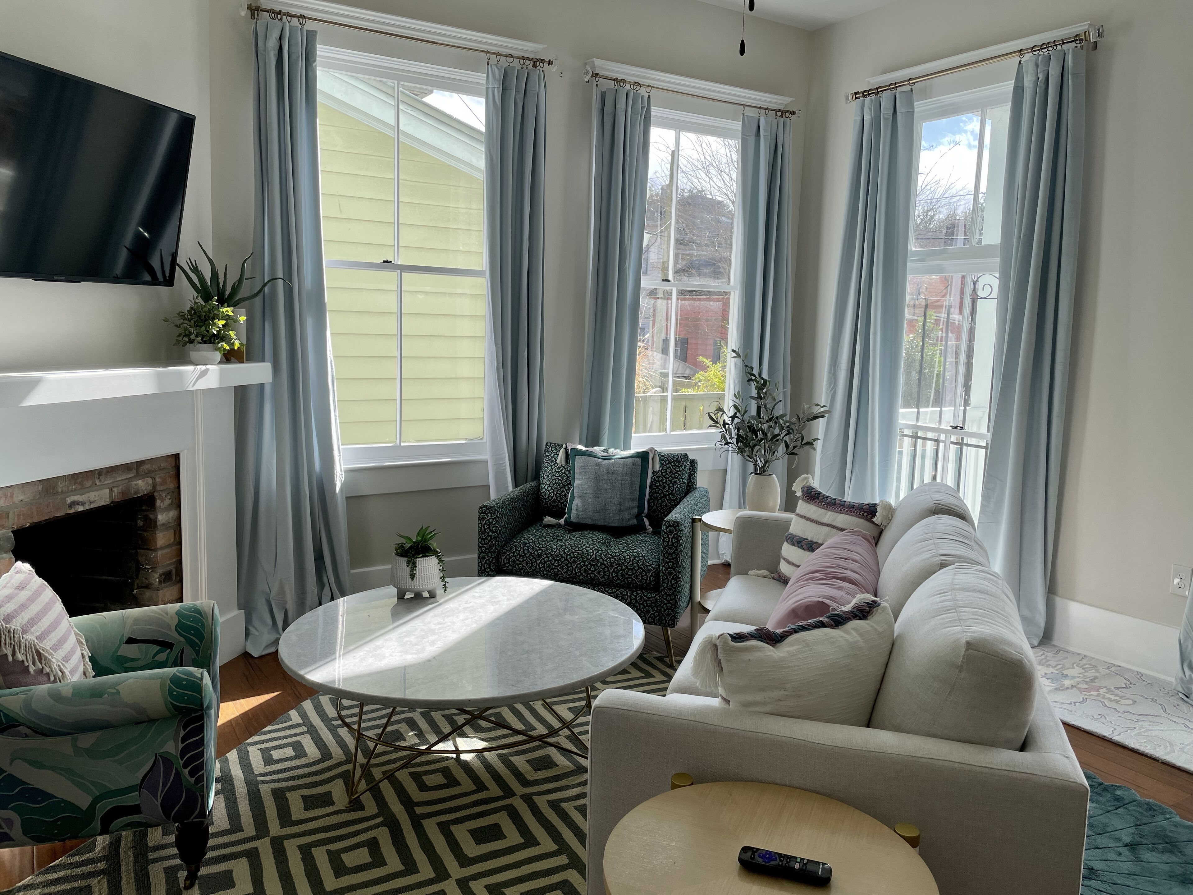 By Forsyth Park, W/ King Bed +New Bath & Kitchen!