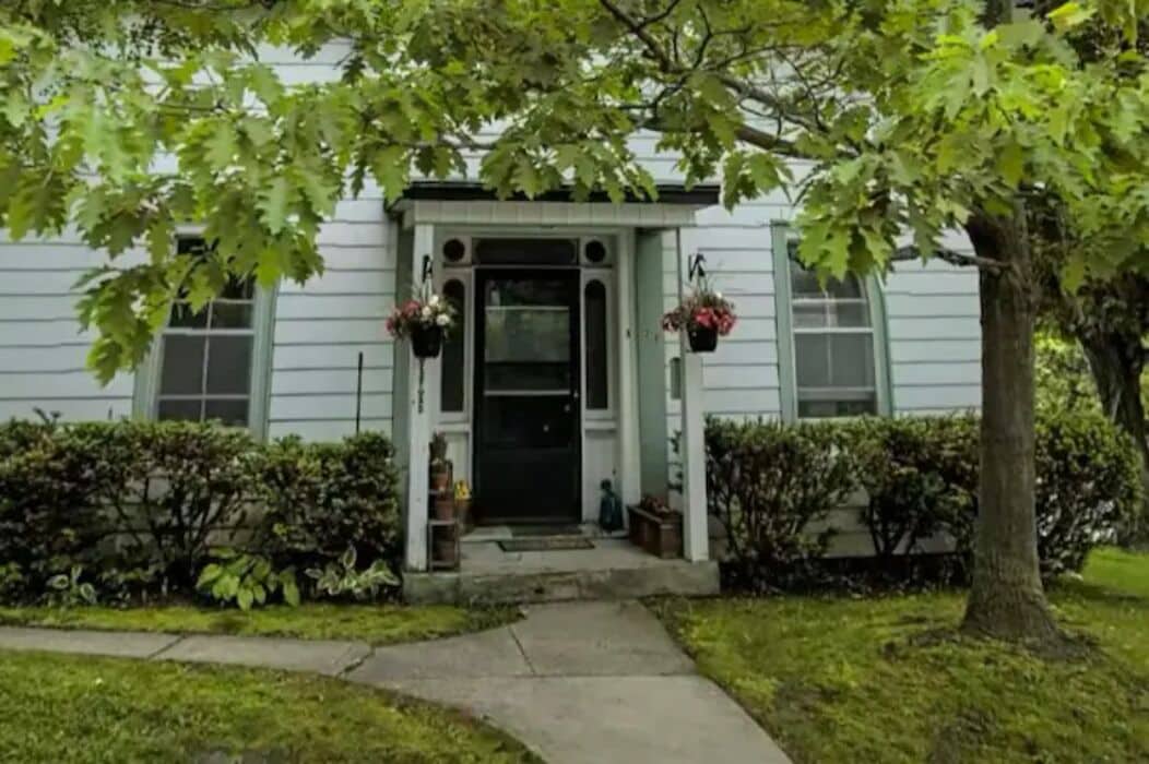 The Lilypad: perfectly located cozy, main level 1-bedroom in quaint old house