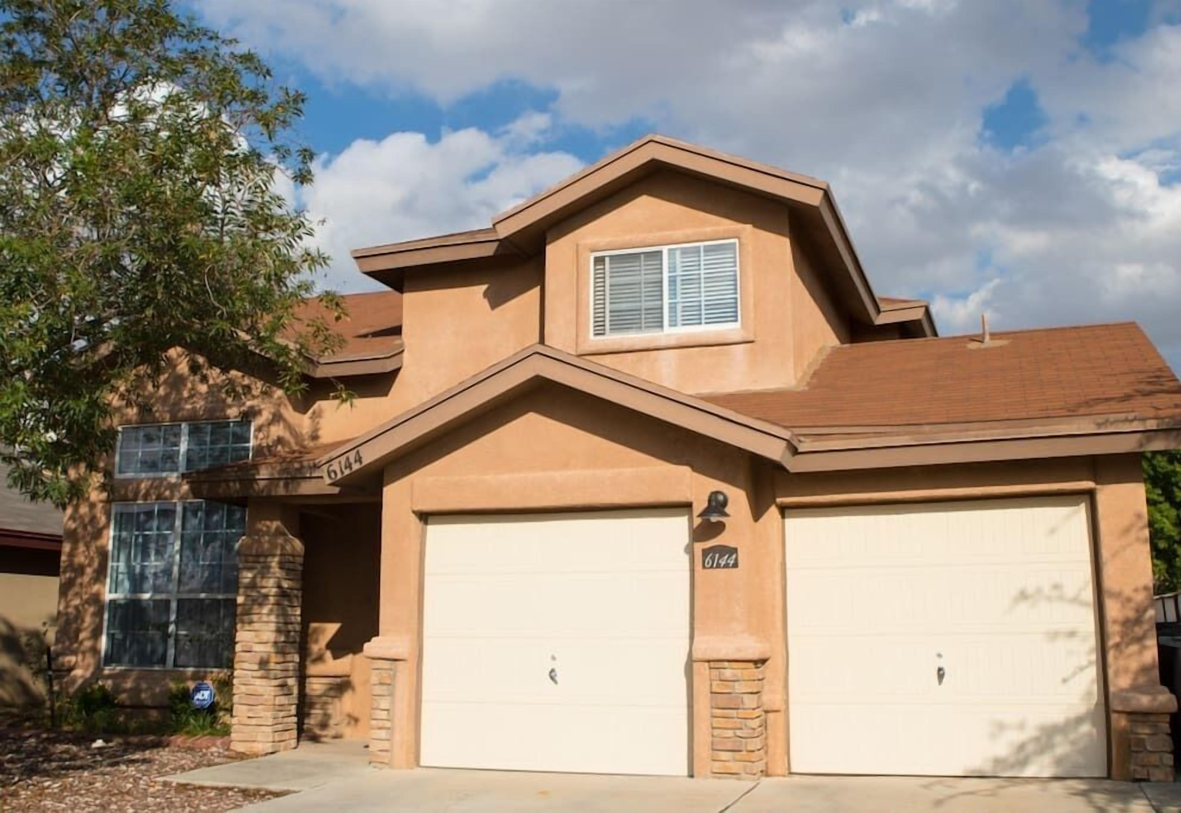 Comfy and Safe Family Neighborhood on West Side!