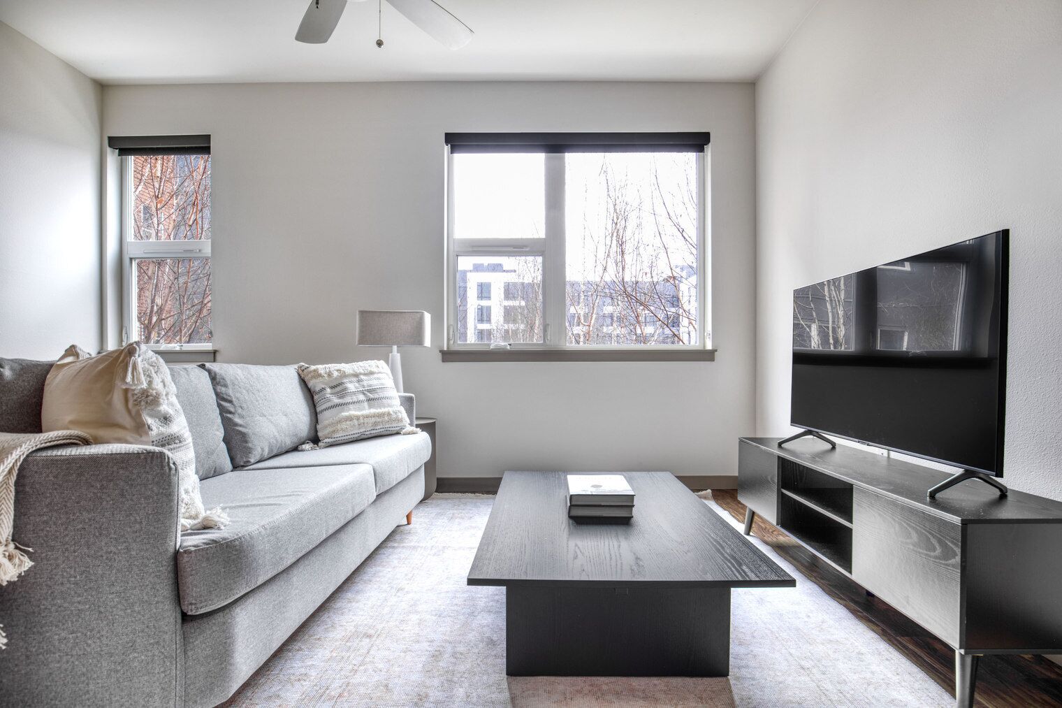Sunny Ballard 1BR w/ Gym & Rooftop Deck, near shopping, by Blueground