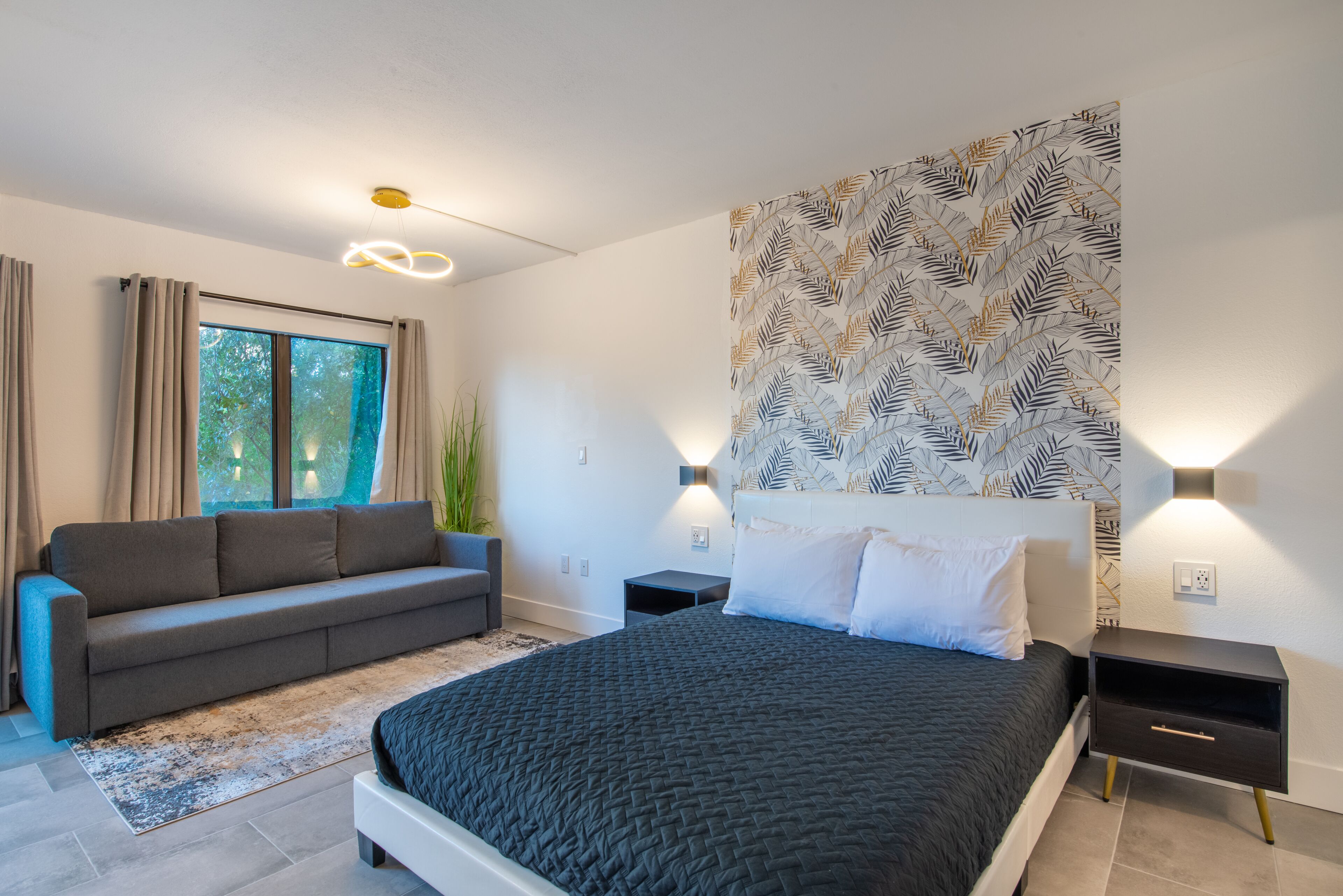 NEW - remodeled Studio close to Universal Studios