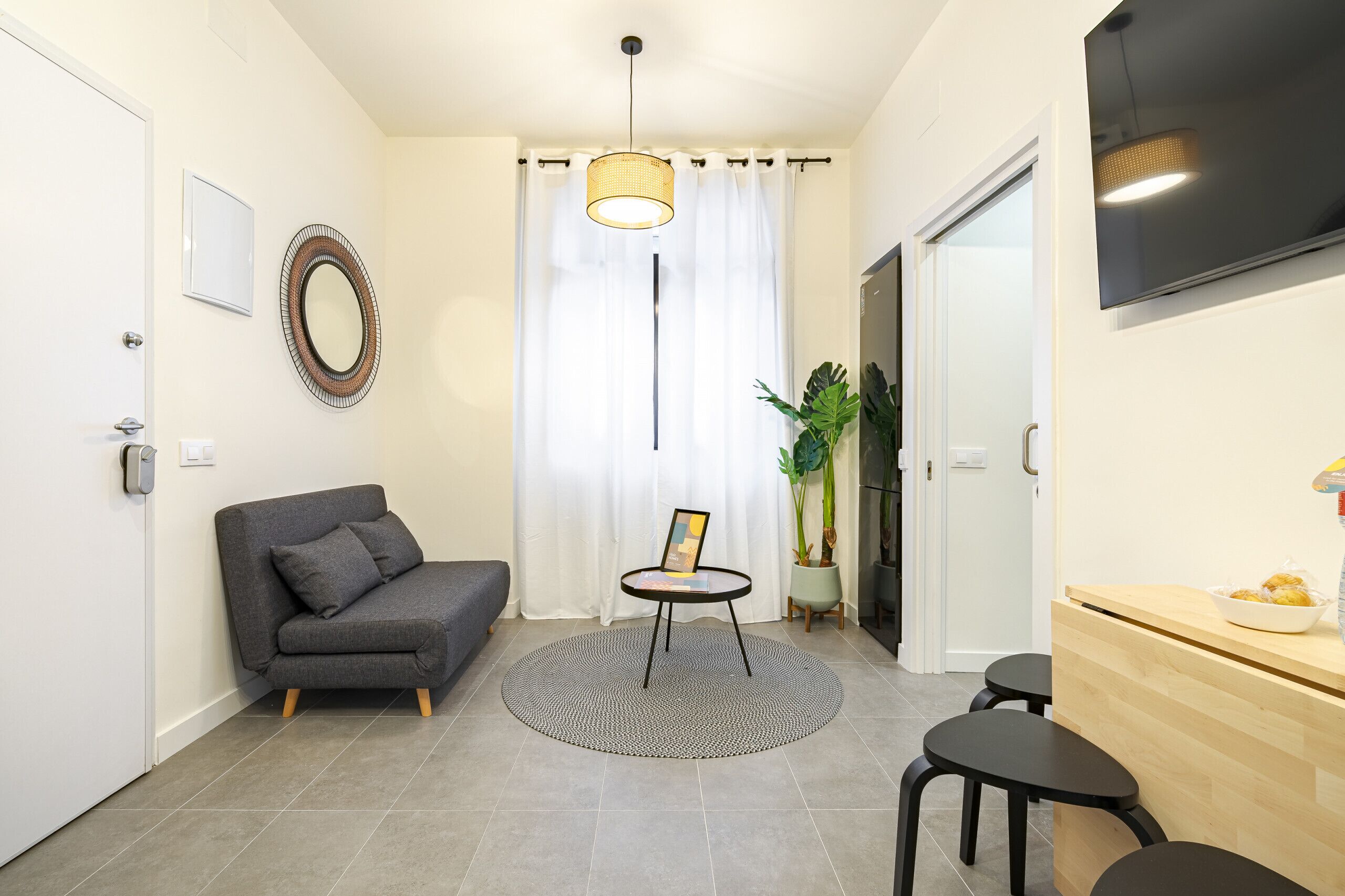 Color Apartment (5 guests)