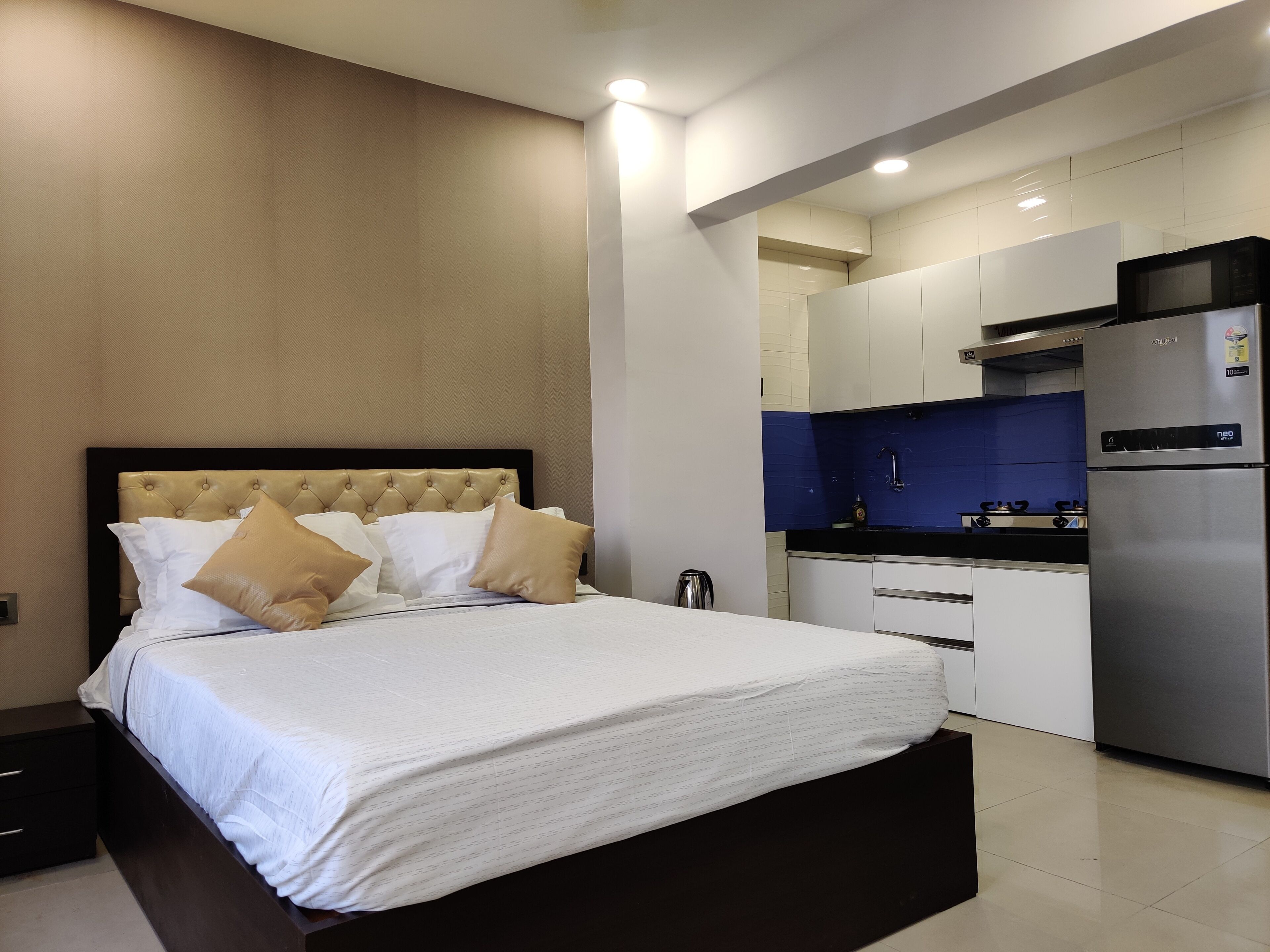 Garden View 1 Room Kitchen with Modern Amenities