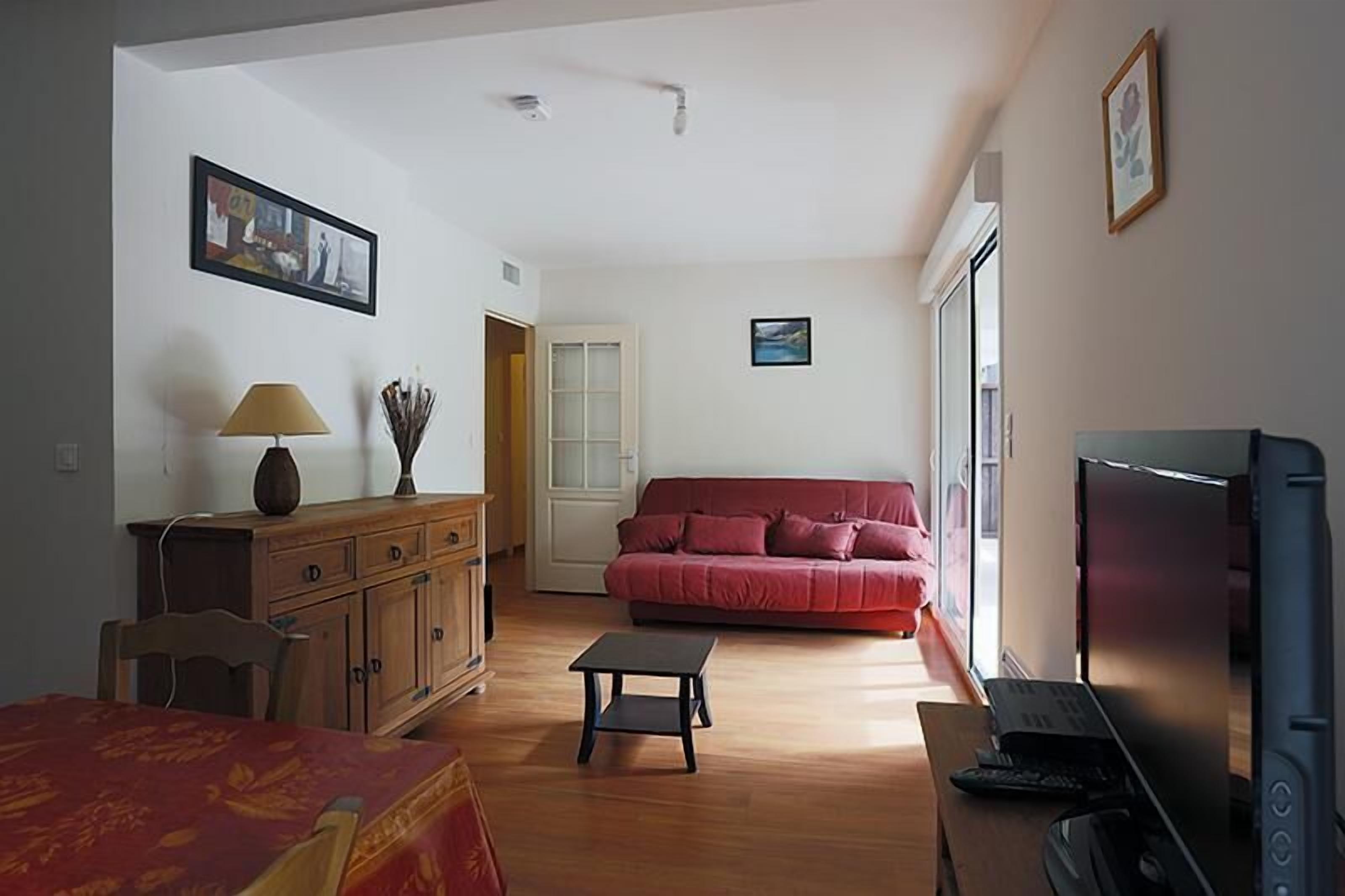 100m from ski slopes, 1st floor, parking, tv, ski locker, 44m², Peyragudes