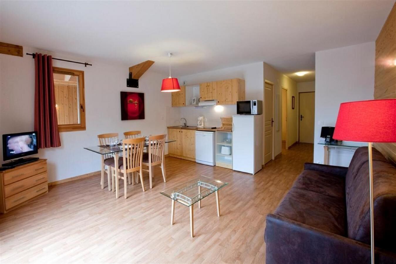 Wifi, fitness, swimming pool, sauna, hammam, terrace, balcony, parking, tv, ski locker, 25m², Orelle