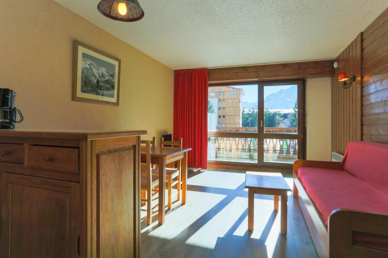 Ski-in/ski-out & foot of the slopes, balcony, parking, tv, 29m², Les 2 Alpes