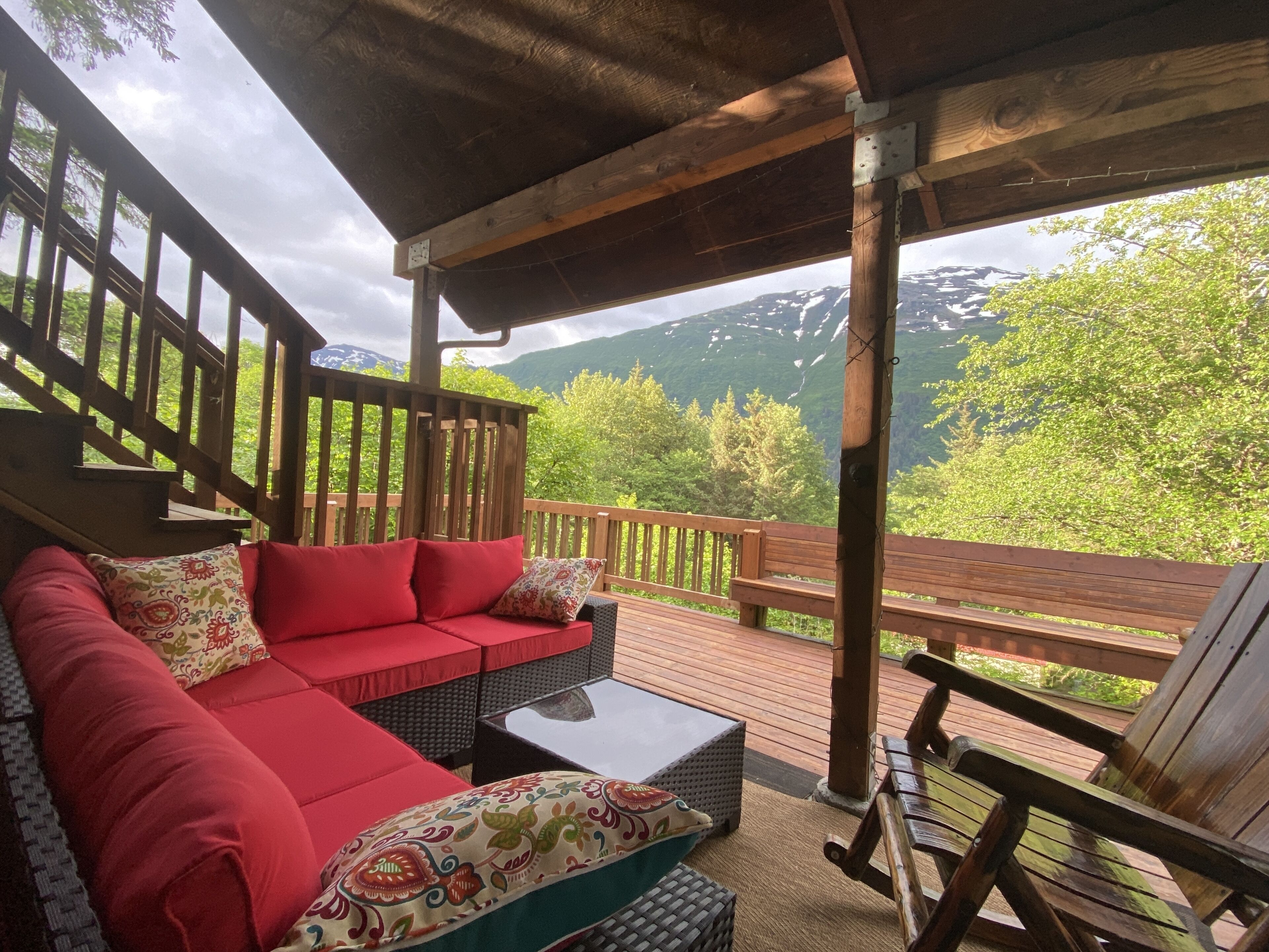Sandy Beach Sunrise Studio- Just steps from Sandy Beach & Treadwell trail! 