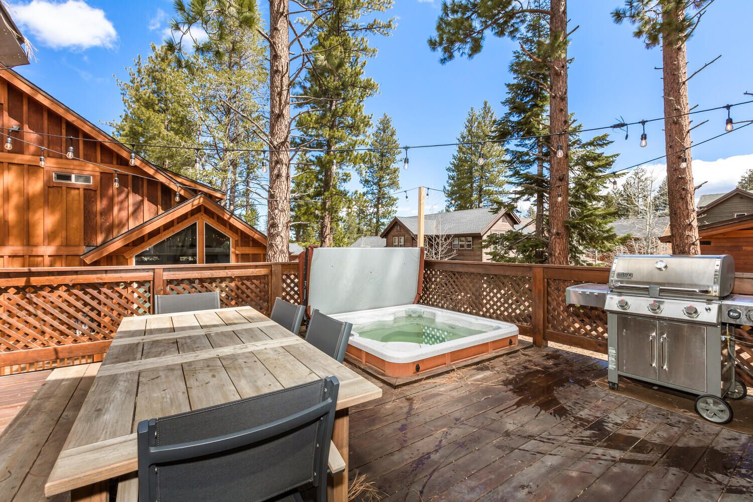 Cedar Crest- Hot Tub- Walk to Ice Skating- Near Downtown and Northstar!