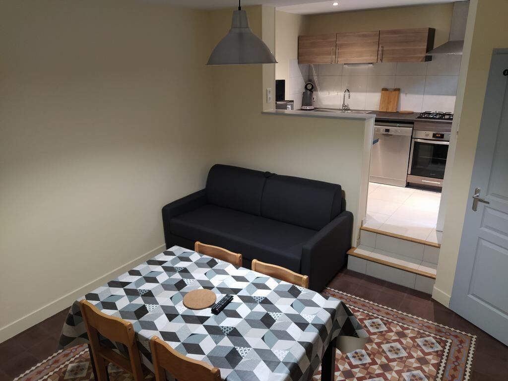 Air-conditioned house with private courtyard/terrace