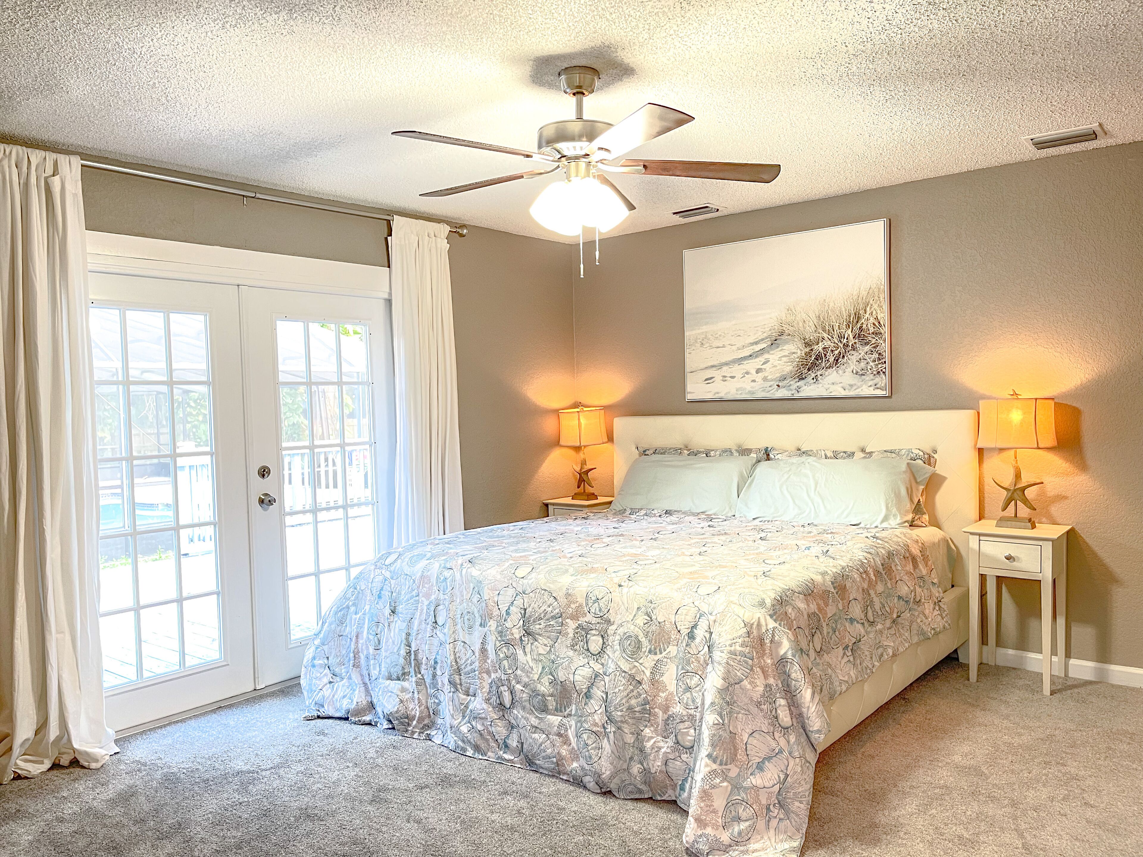 Upscale room with private entrance in a shared house 