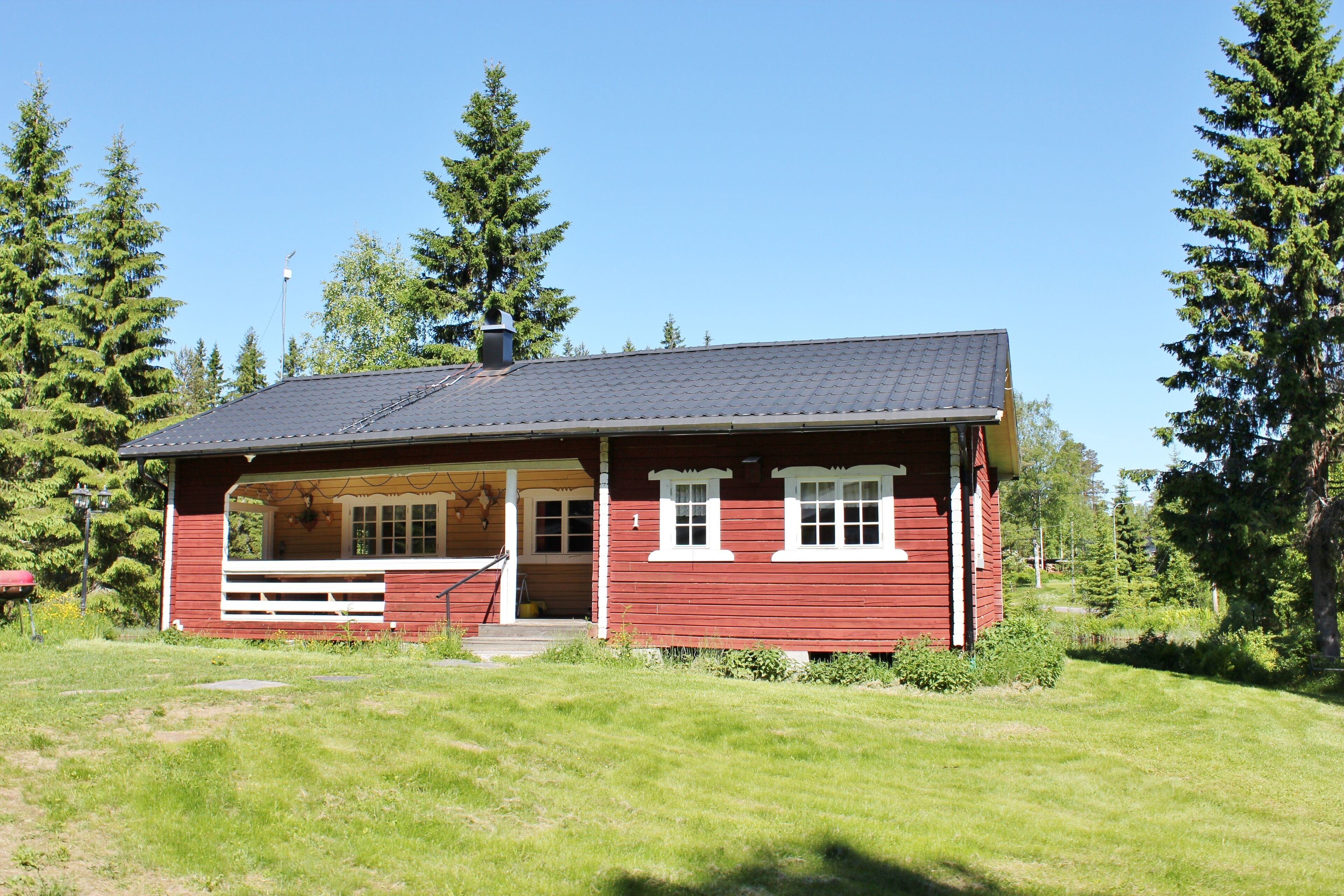 Accommodation in the forest by the lake. Come to us in Sweden