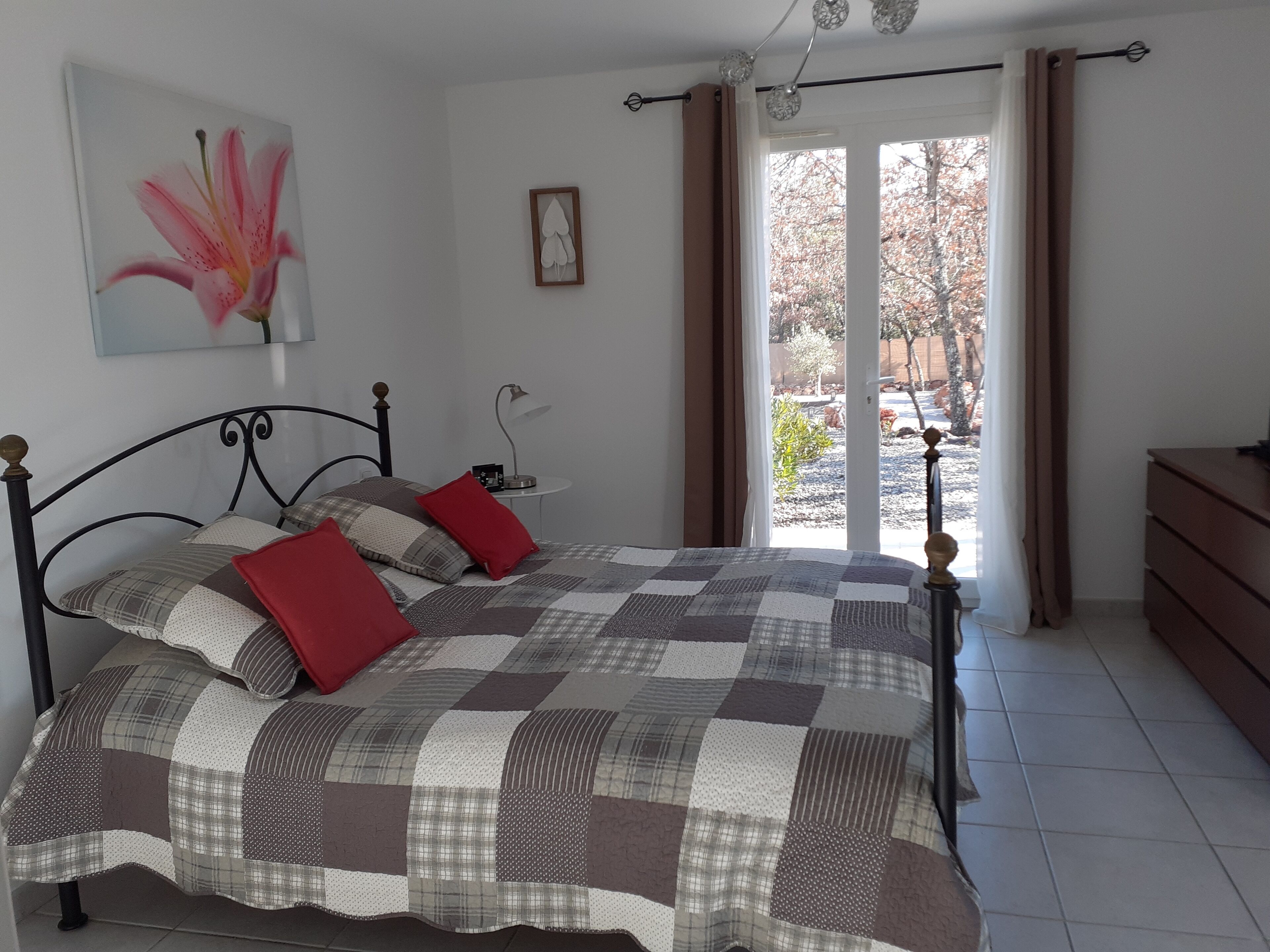 BED AND BREAKFAST IN AUTHENTIC MAS WITH SWIMMING POOL IN PROVENCE