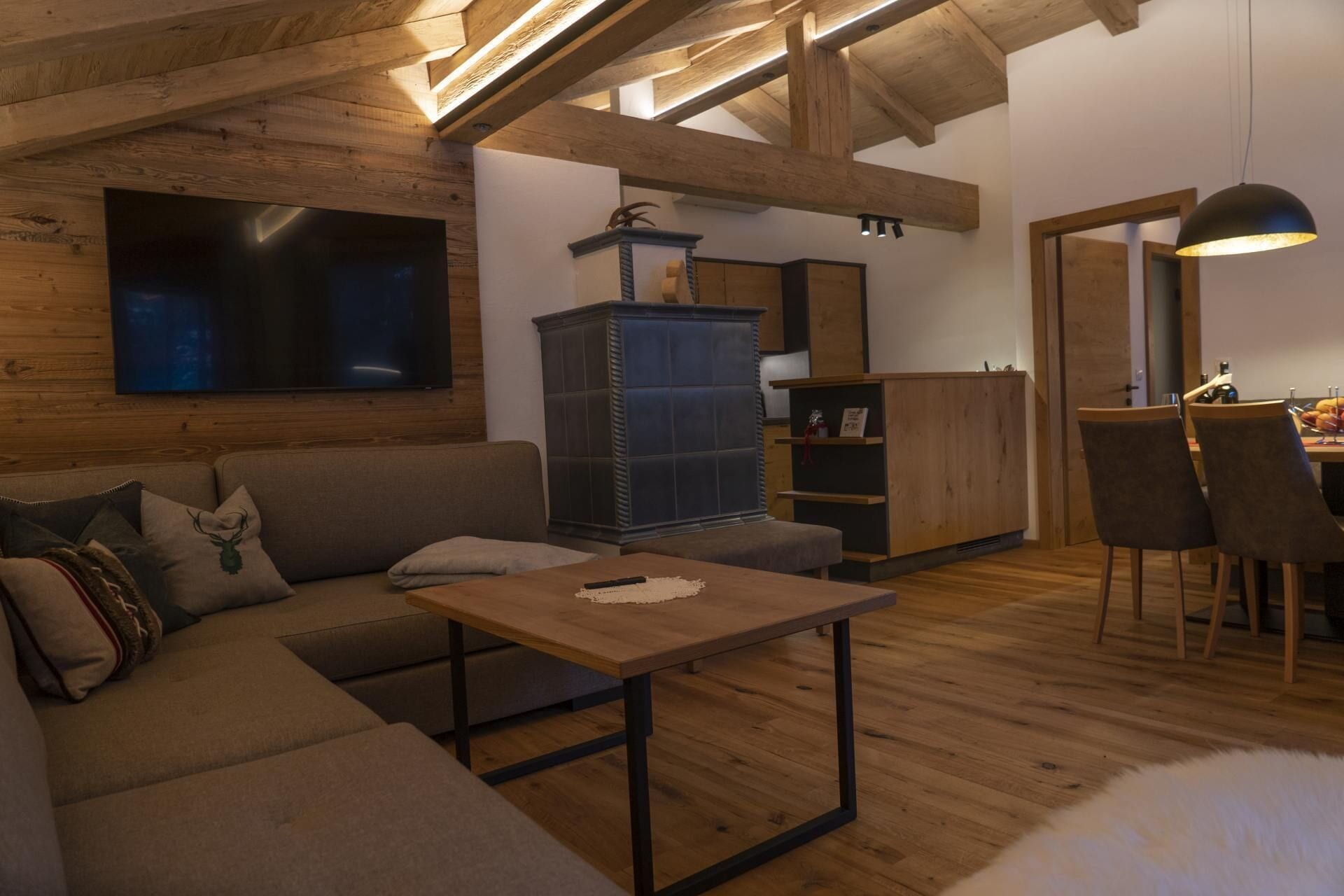 Very nice holiday apartment, near the ski lift/gondola and the old town of Hall