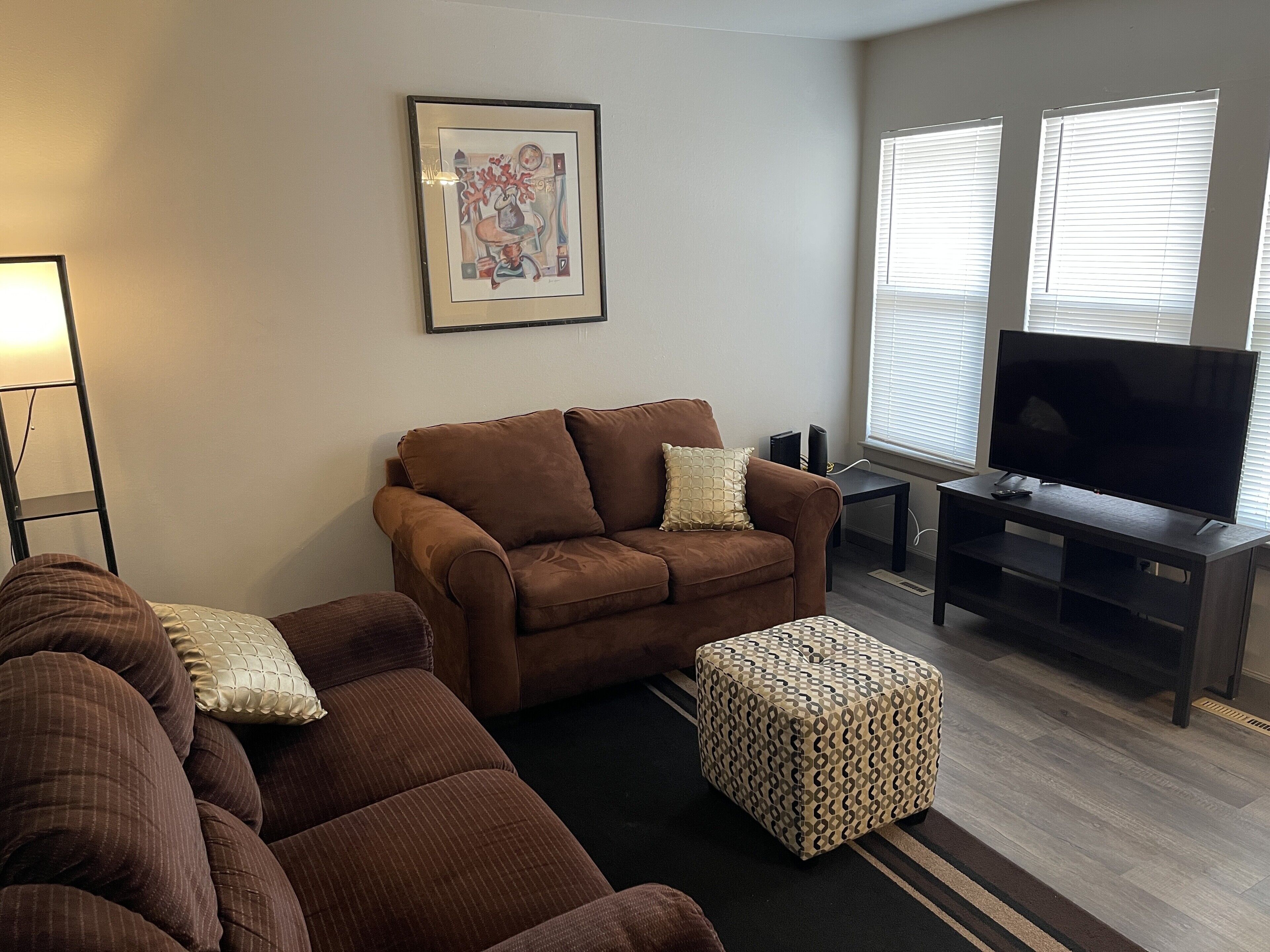 Updated duplex 2 minutes from great downtown shopping and food!