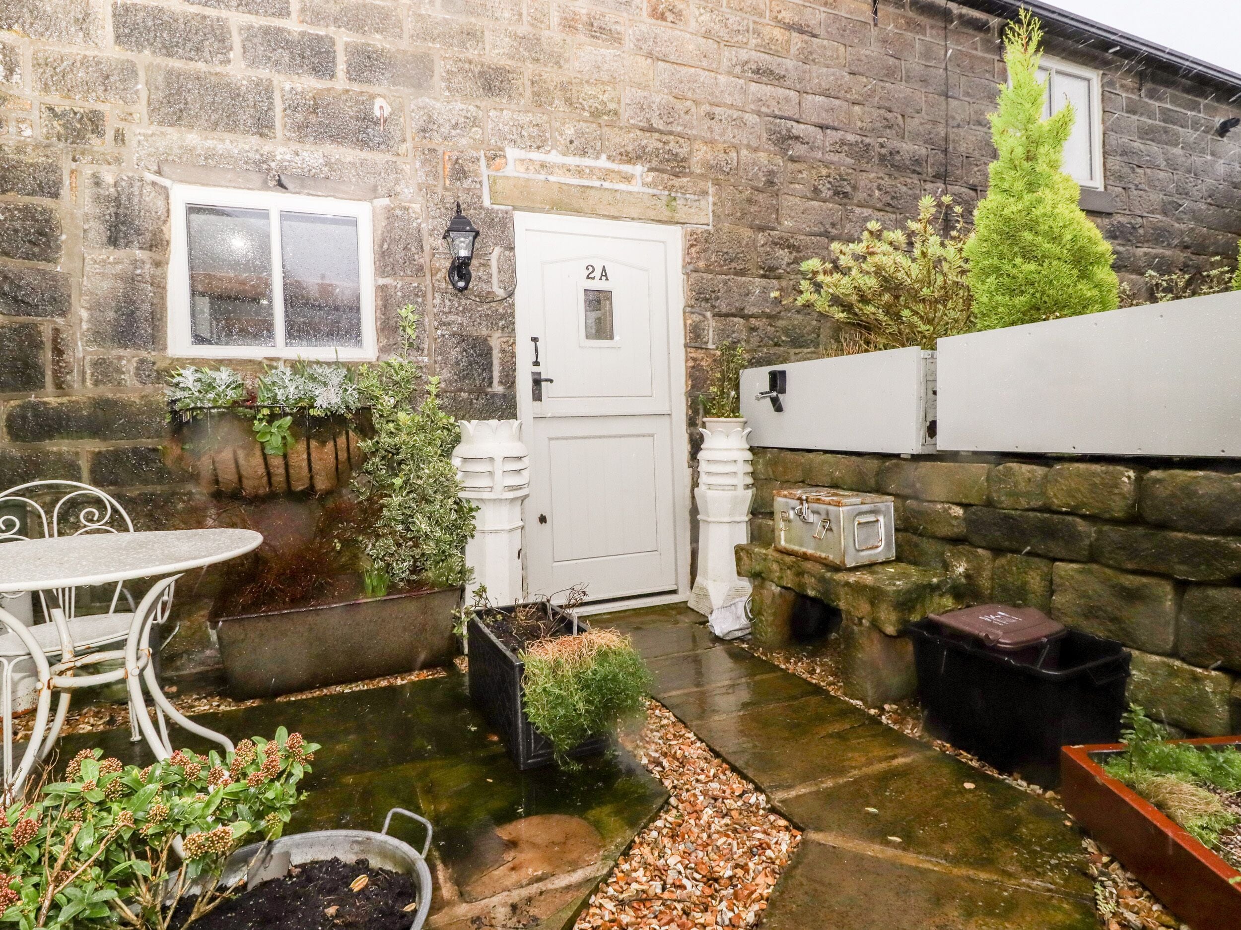 2A CHISERLEY STILE, with hot tub in Hebden Bridge