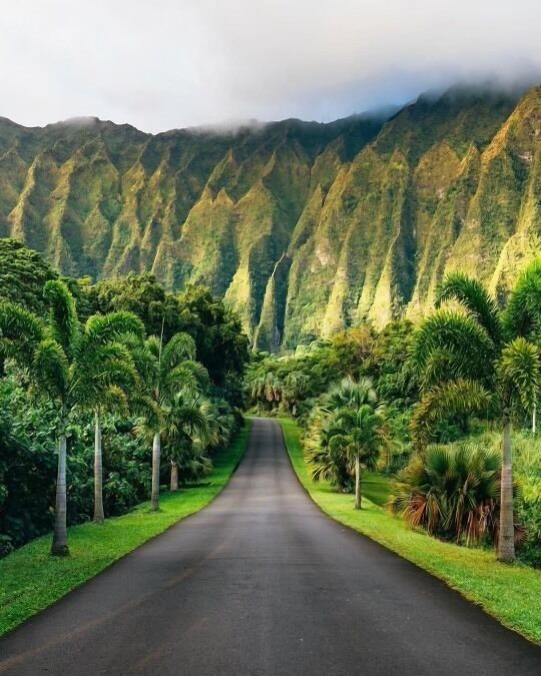 Retreat style home in gated community located 5minutes from Makaha beach. 