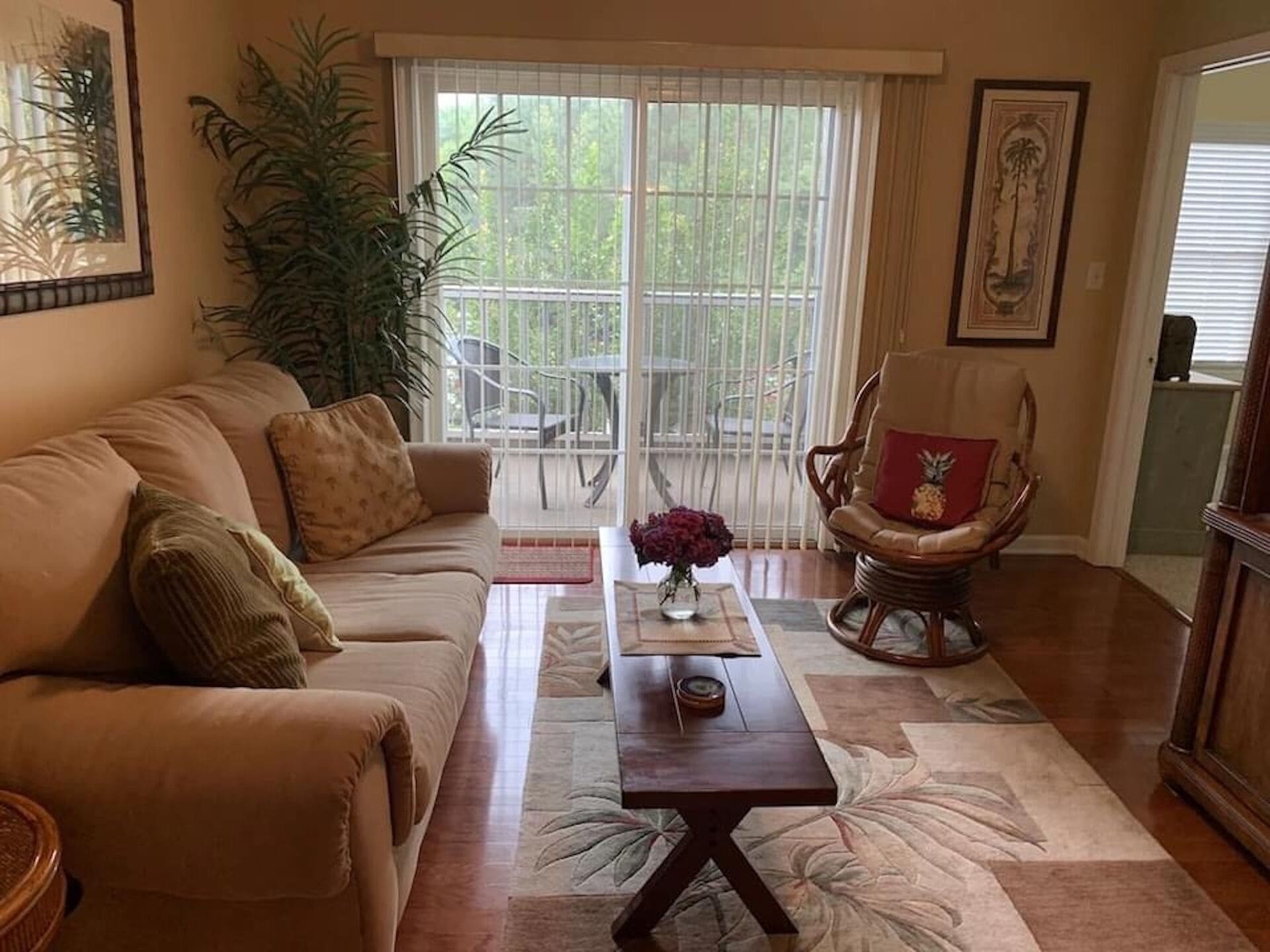 Reasonable  Rates: Beautiful Condo Close to Beach, Restaurants, Shopping & More!
