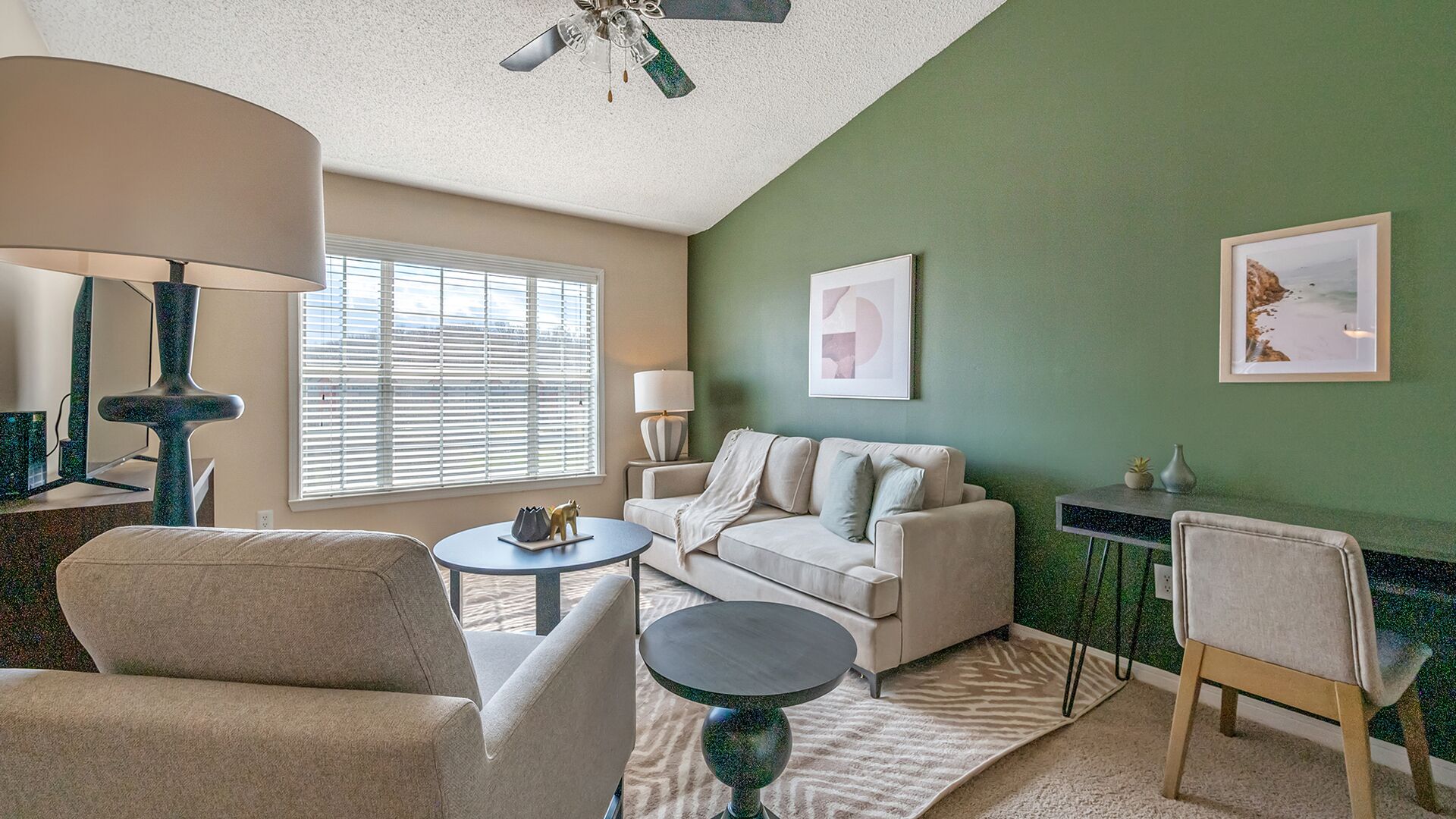 Modern Apartment in Prime Location (ID8494X66)