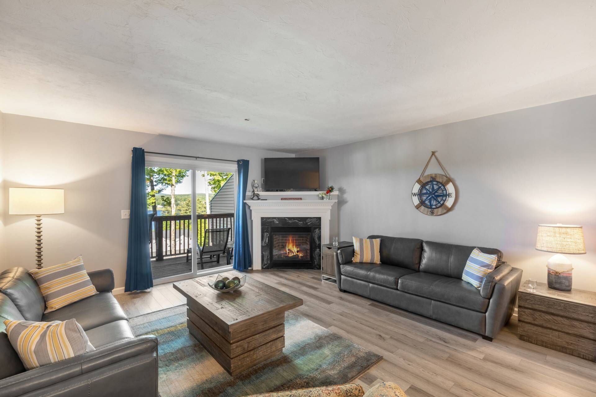 Happy HideAway: Fireplace! Near Skiing; Fun Play Spaces; Rainbows & Sunsets; Lake Views