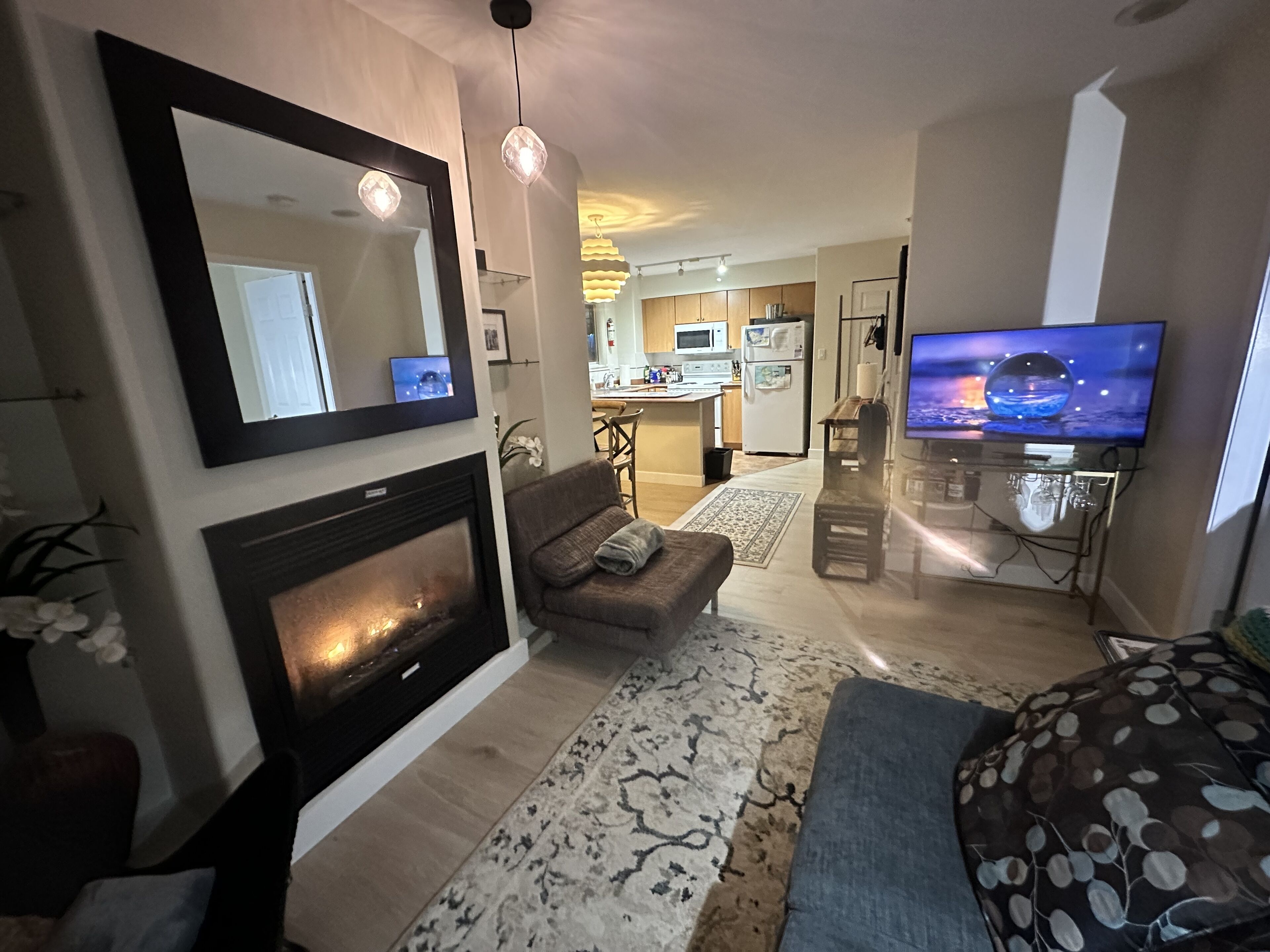 Penthouse Suite with massive decks on Seawall and Beach 