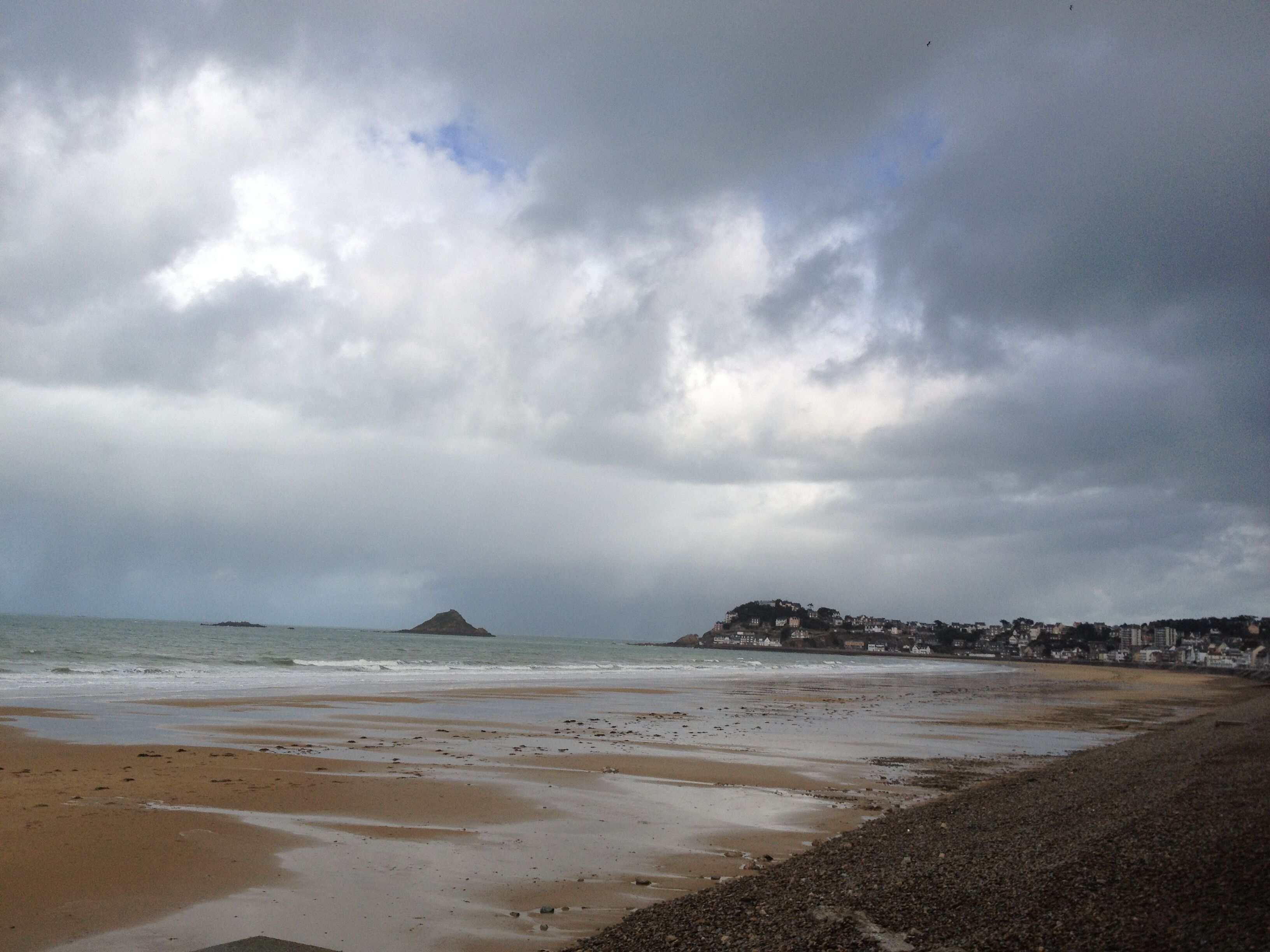 Spacious and beautiful apartment in PLANGUENOUAL