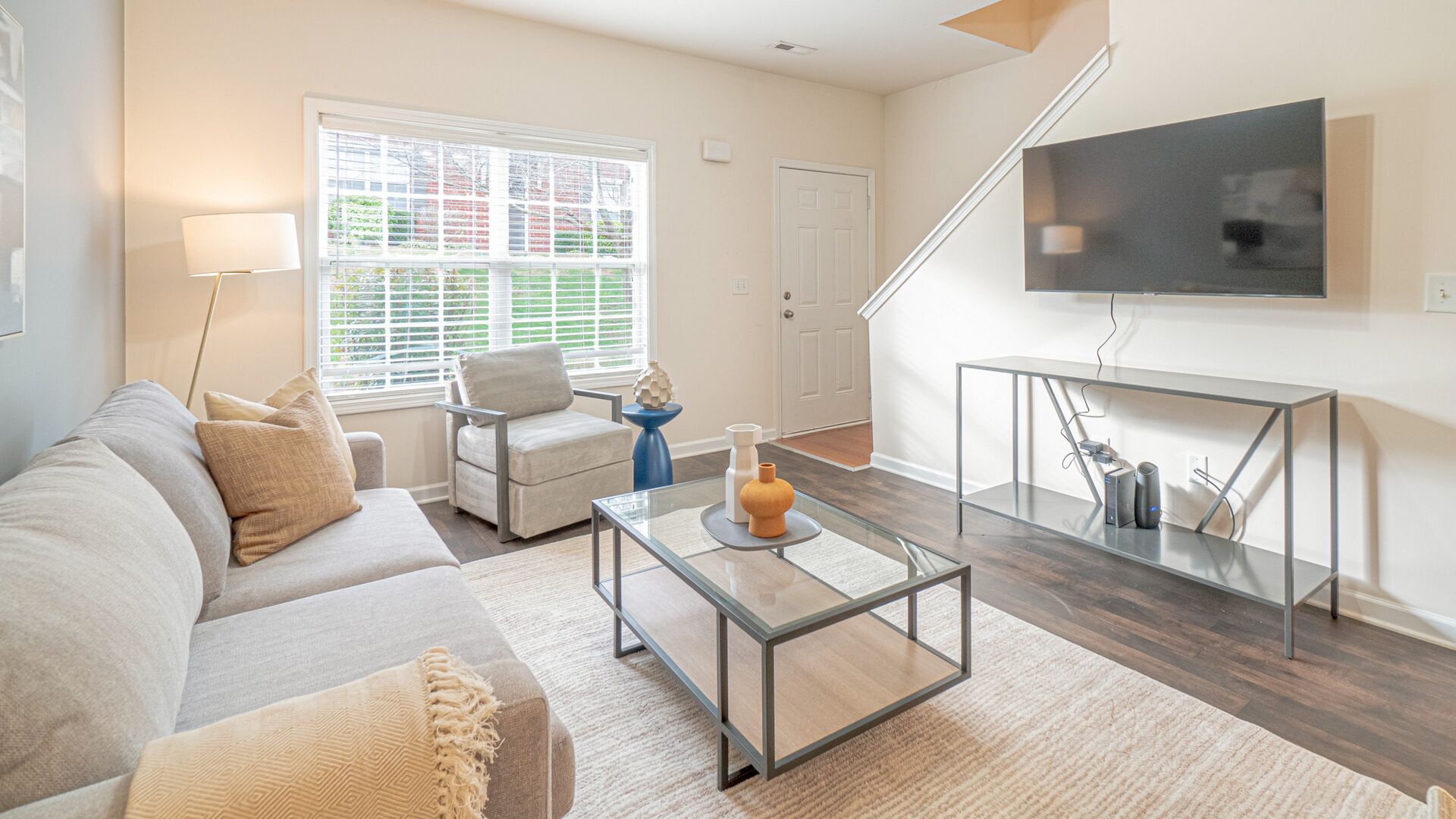Modern Apartment in Prime Location (ID7689X22)