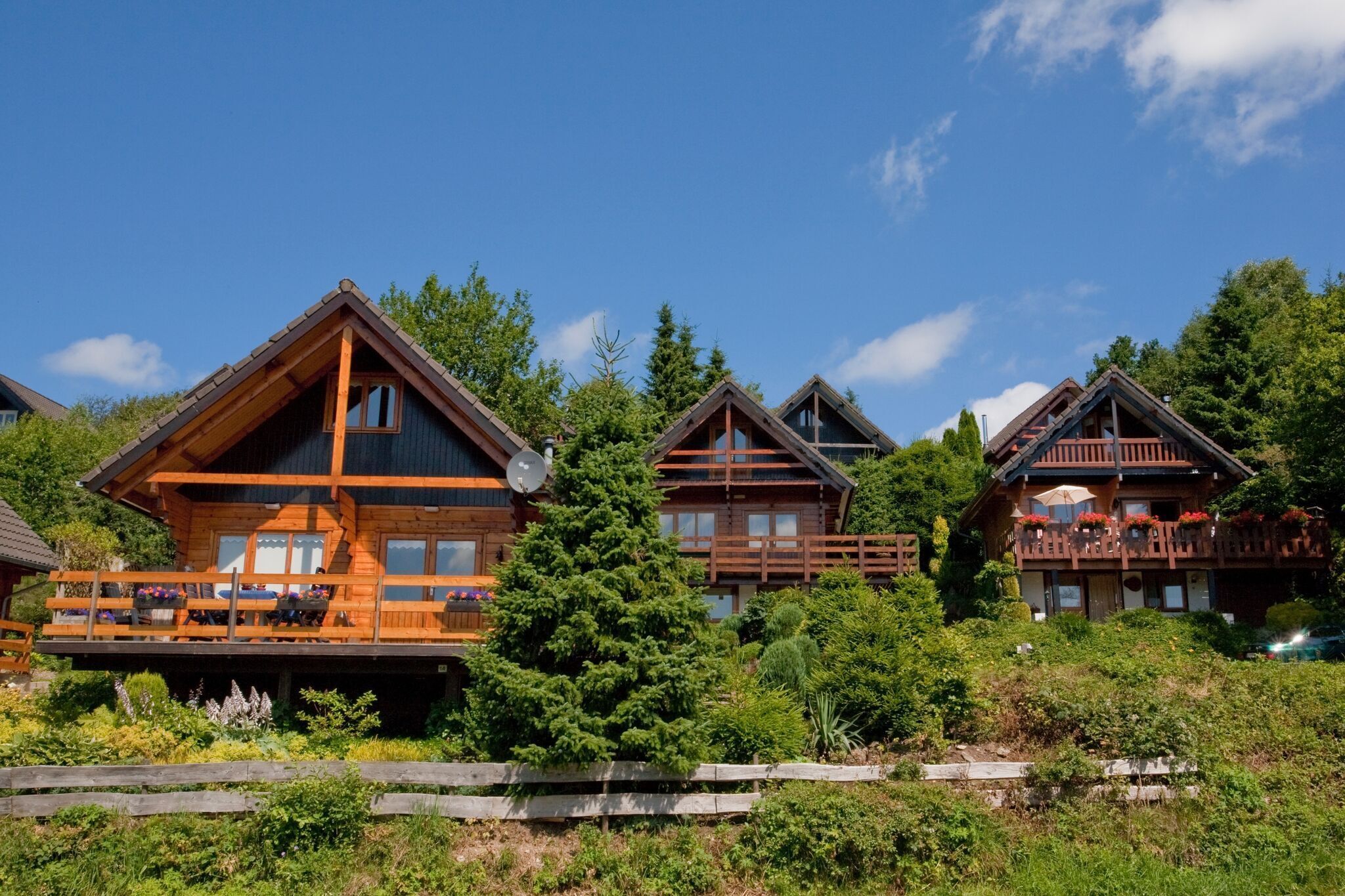 Cozy holiday home with a view of the green valley