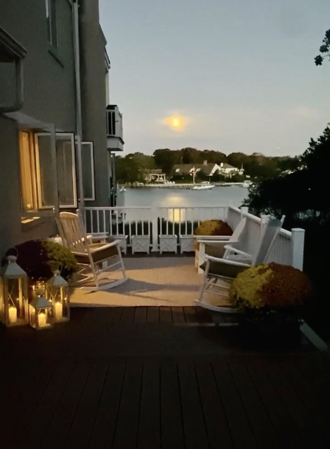 Cottage on the Bay in Hampton Bays