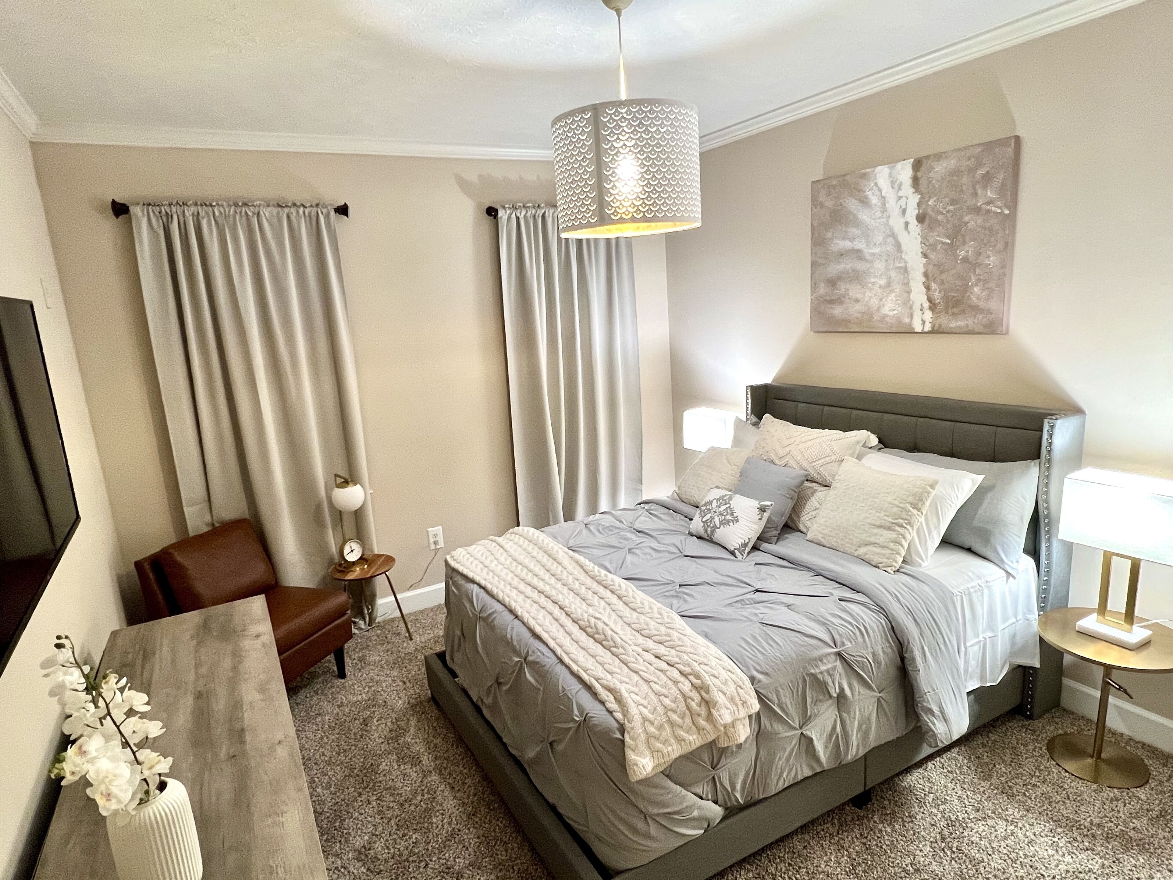 COZY TWO BEDROOM IN BUCKHEAD CLOSE TO EVERYTHING!!!!!