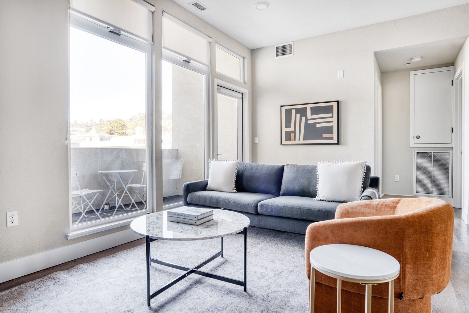 Luxe San Carlos 2BR w/ Gym, Pool & BBQ, walk to Caltrain, by Blueground