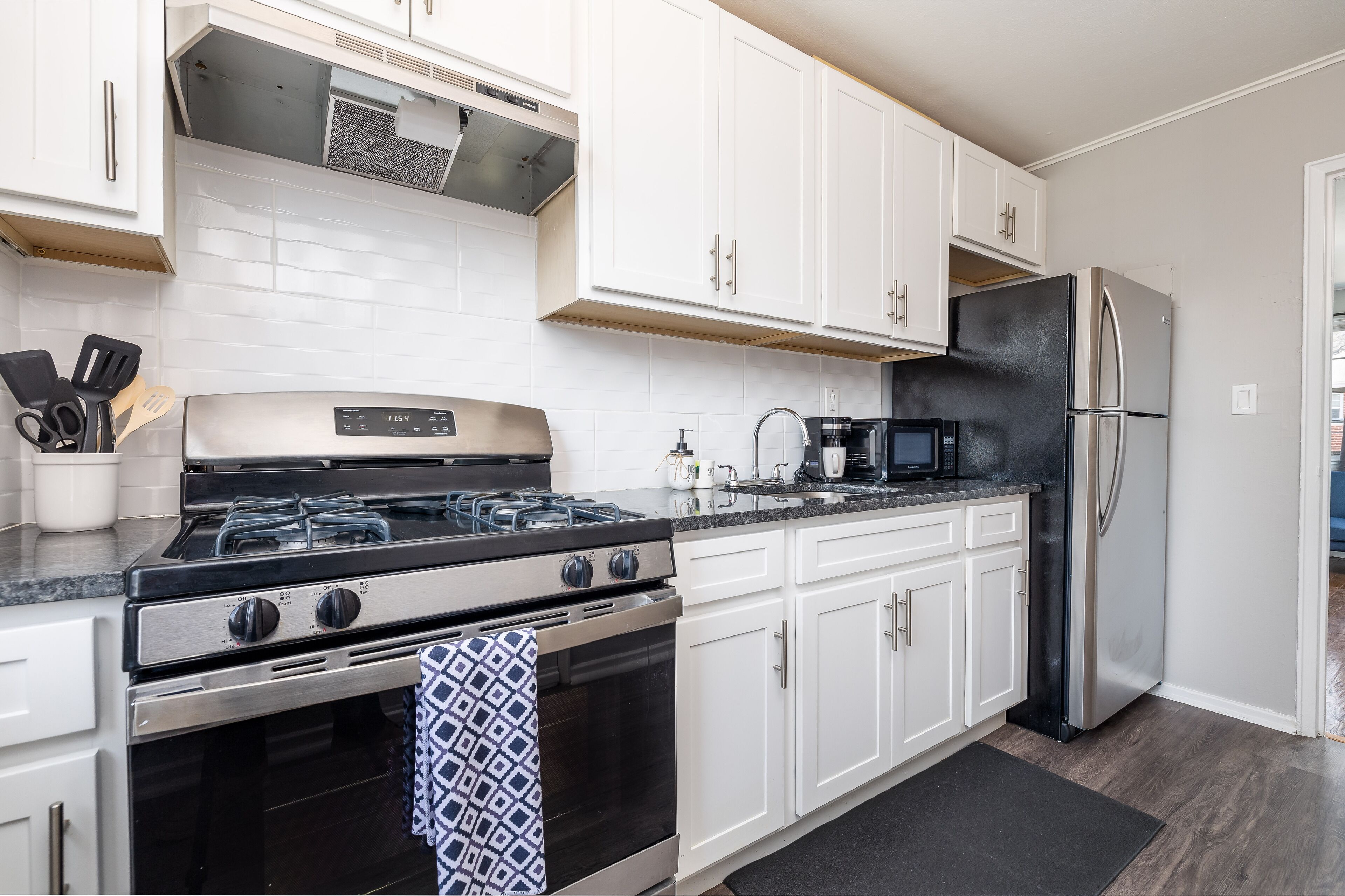 Cozy Apartment - Free Parking -10 mins to Hartford