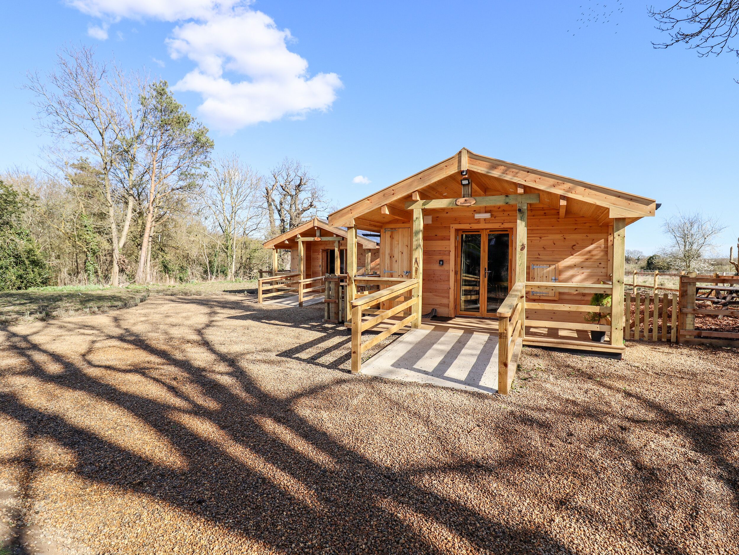CLOVER LODGE, pet friendly, with a garden in Leiston