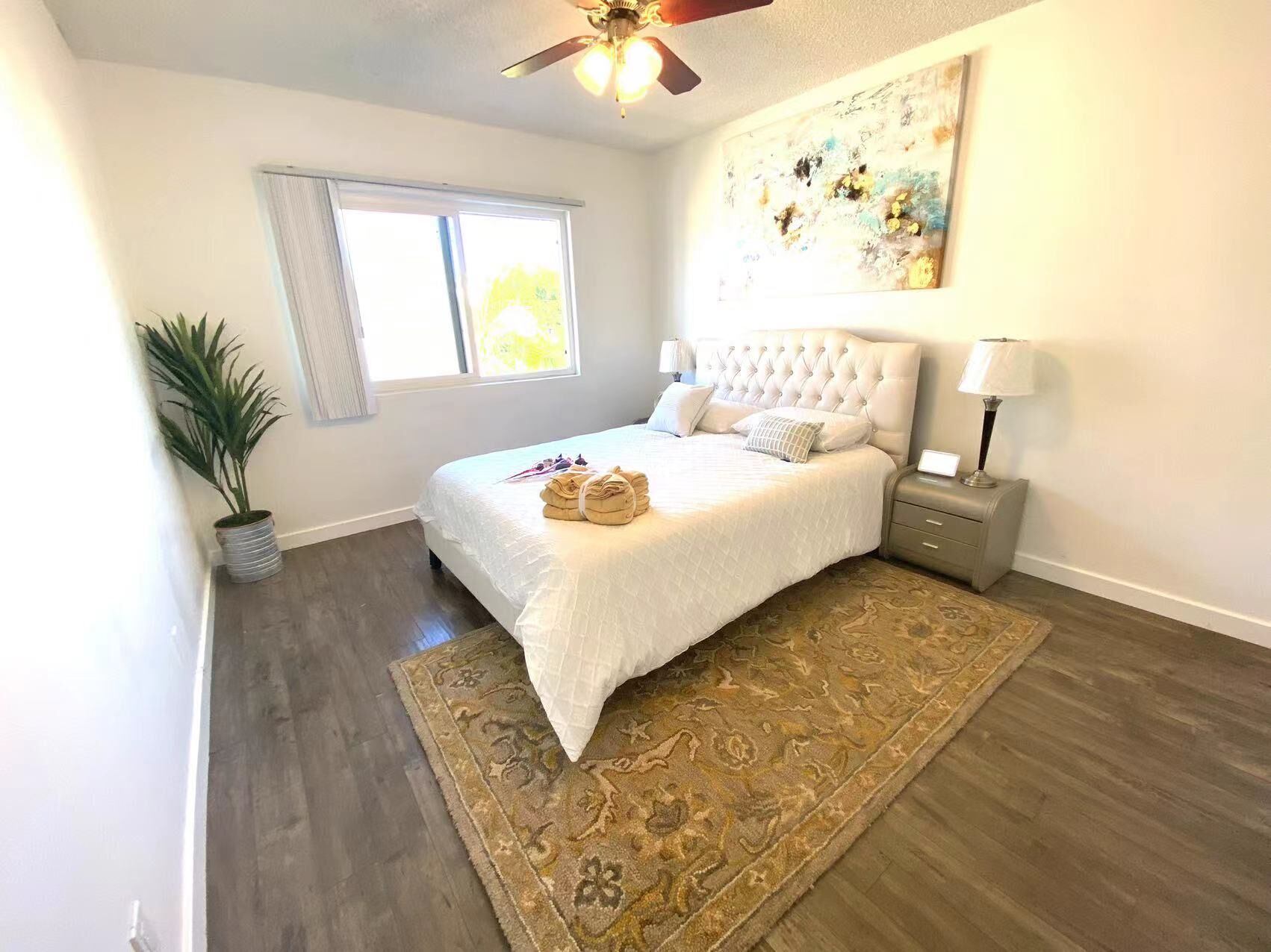 Lovely 1 bedroom + sofa bed private unit - parking