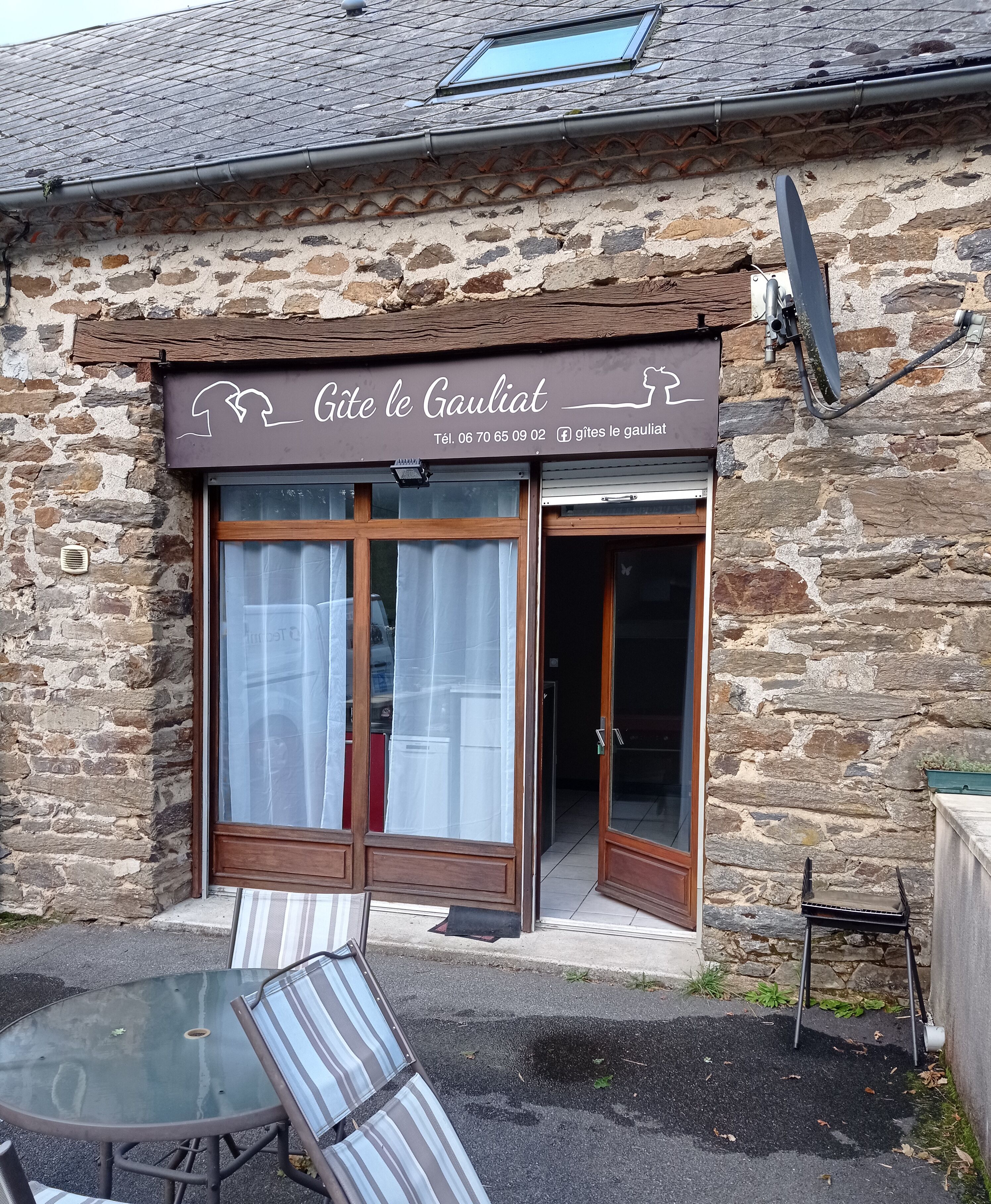 Country apartment on the ground floor 2min from UZERCHE