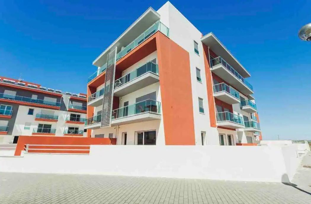 Modern, 2 bed apartment near the beach