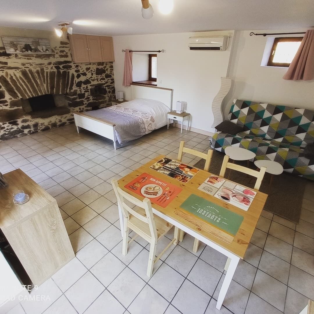 Quiet studio close to axes and shops