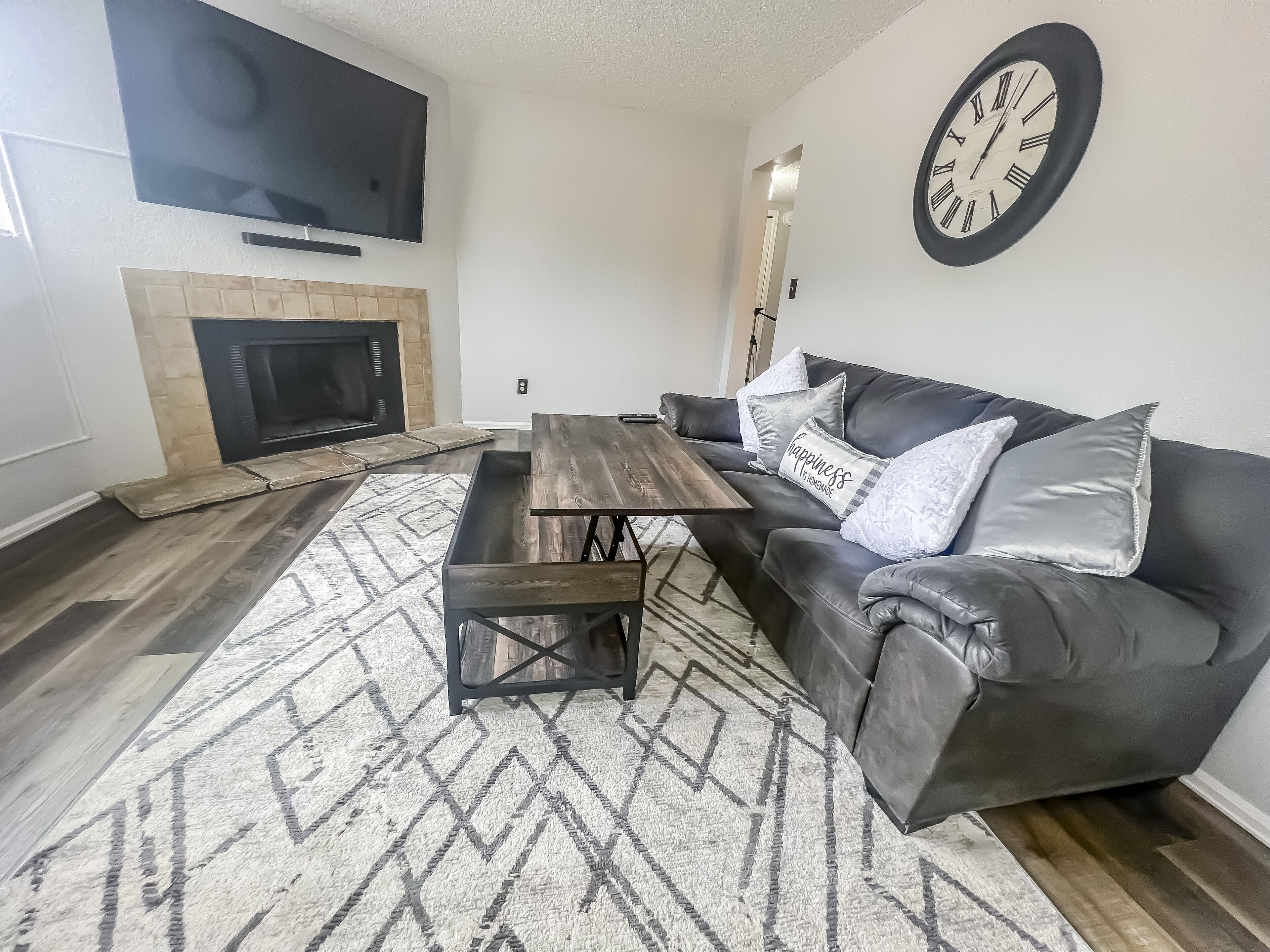 Lovely 2 bedroom! Close to All.
