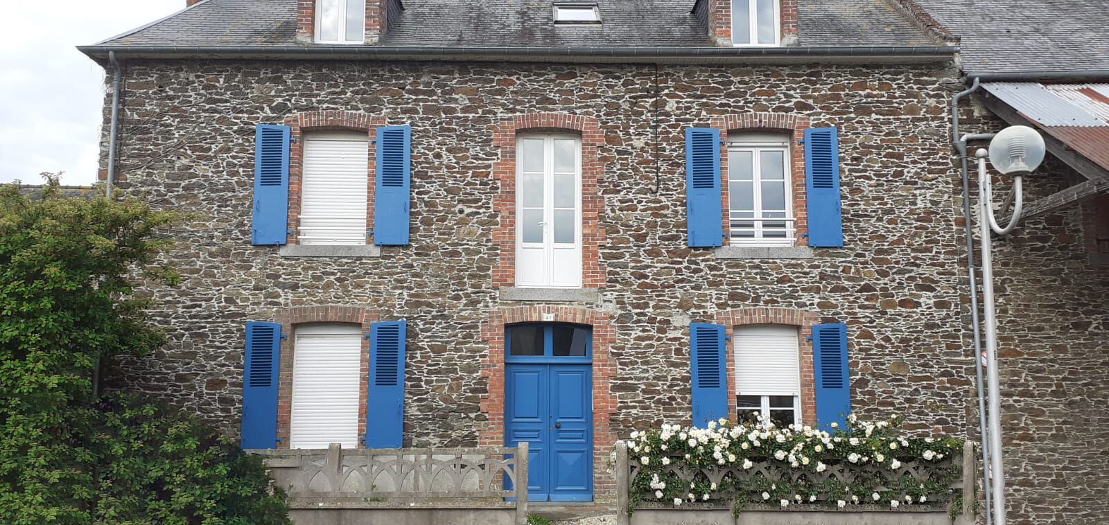 Large comfortable apartment 50 meters from the sea