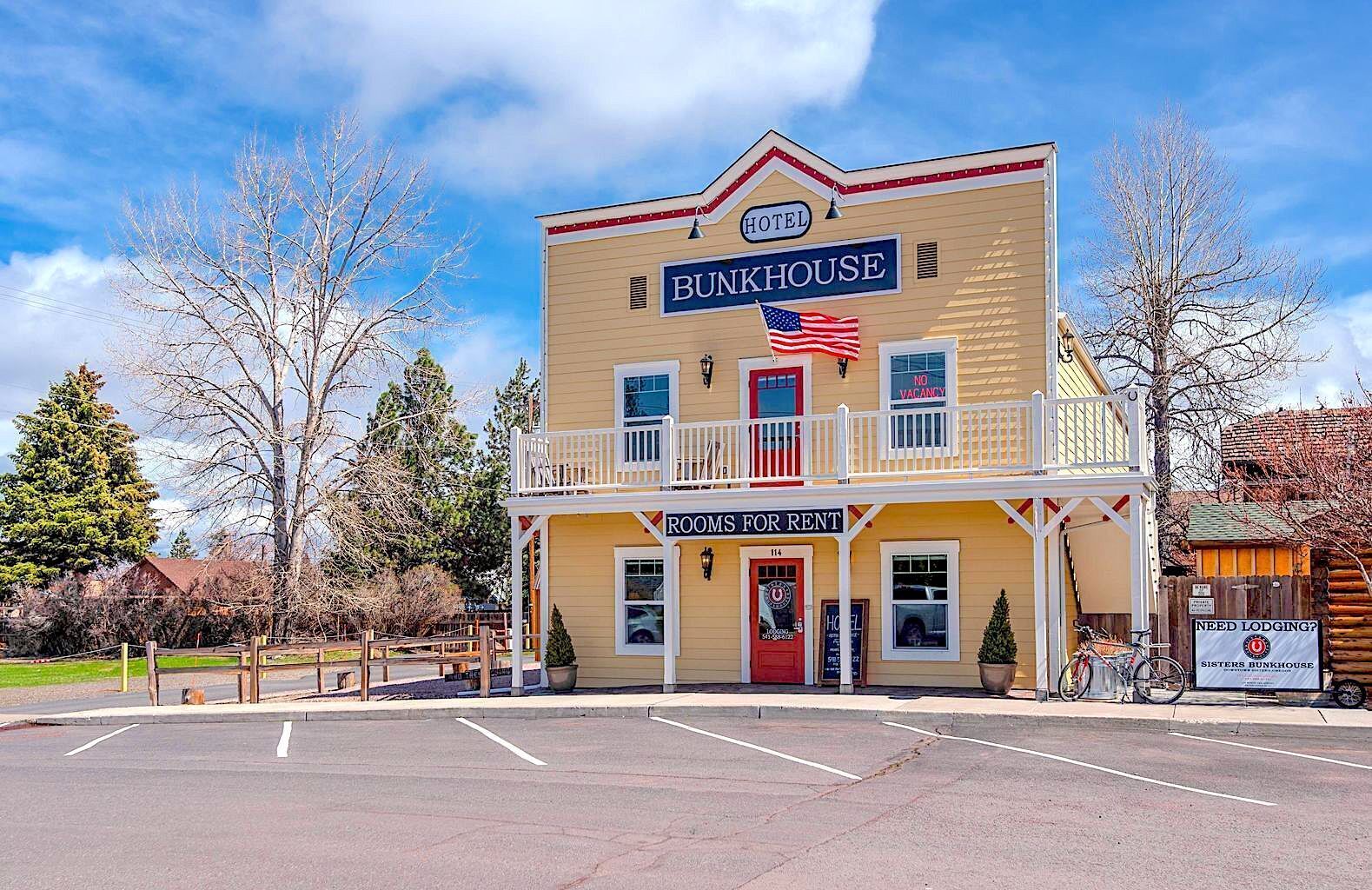 “The Porcupine Pad” - Sisters Bunkhouse DOWNTOWN