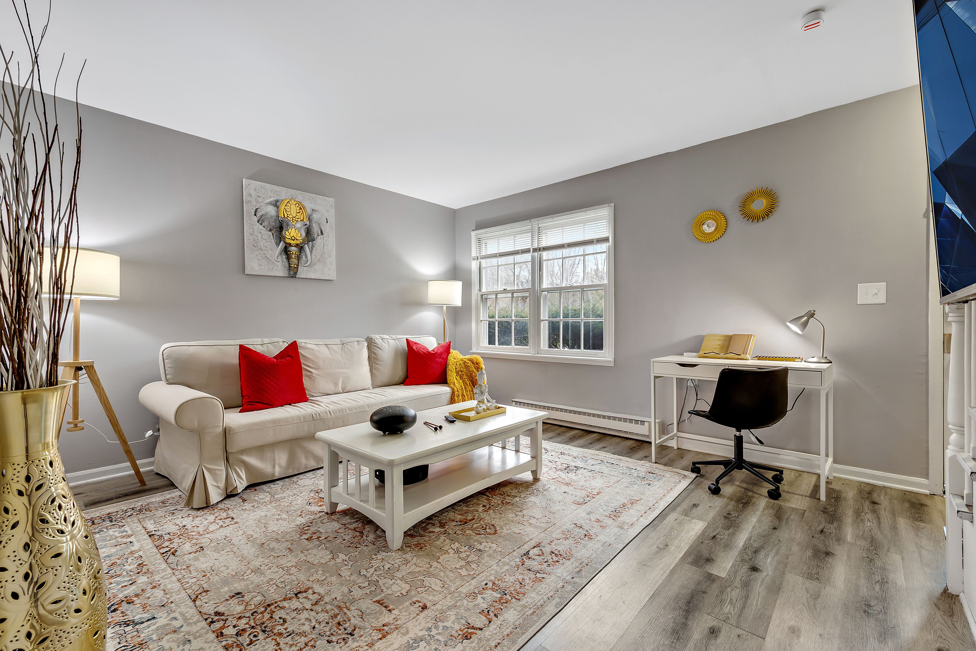 Zen Retreat Themed Apartment, 75TV, Garage, FastWiFi