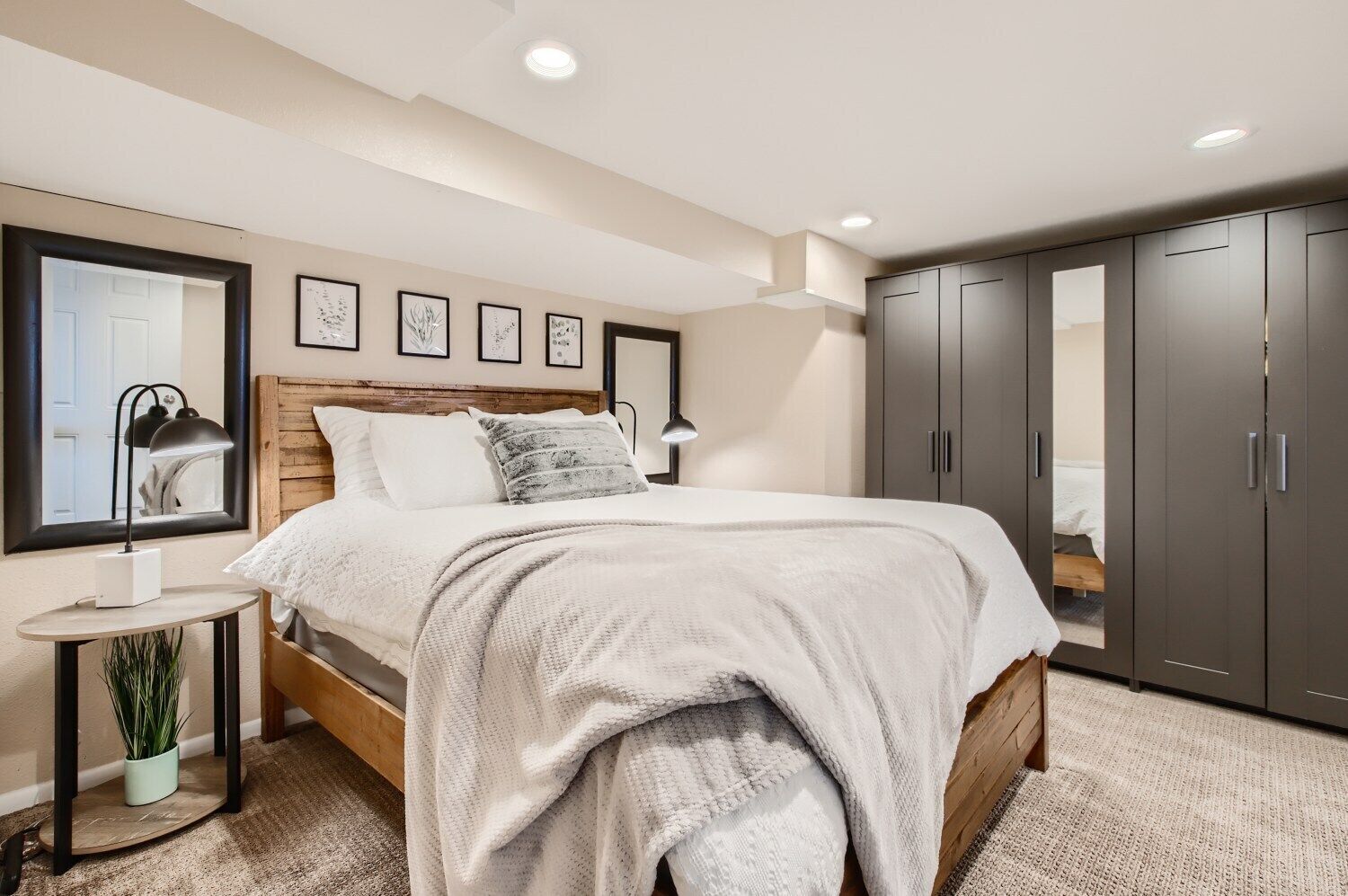 Relaxing Downtown Castle Rock guest suite.