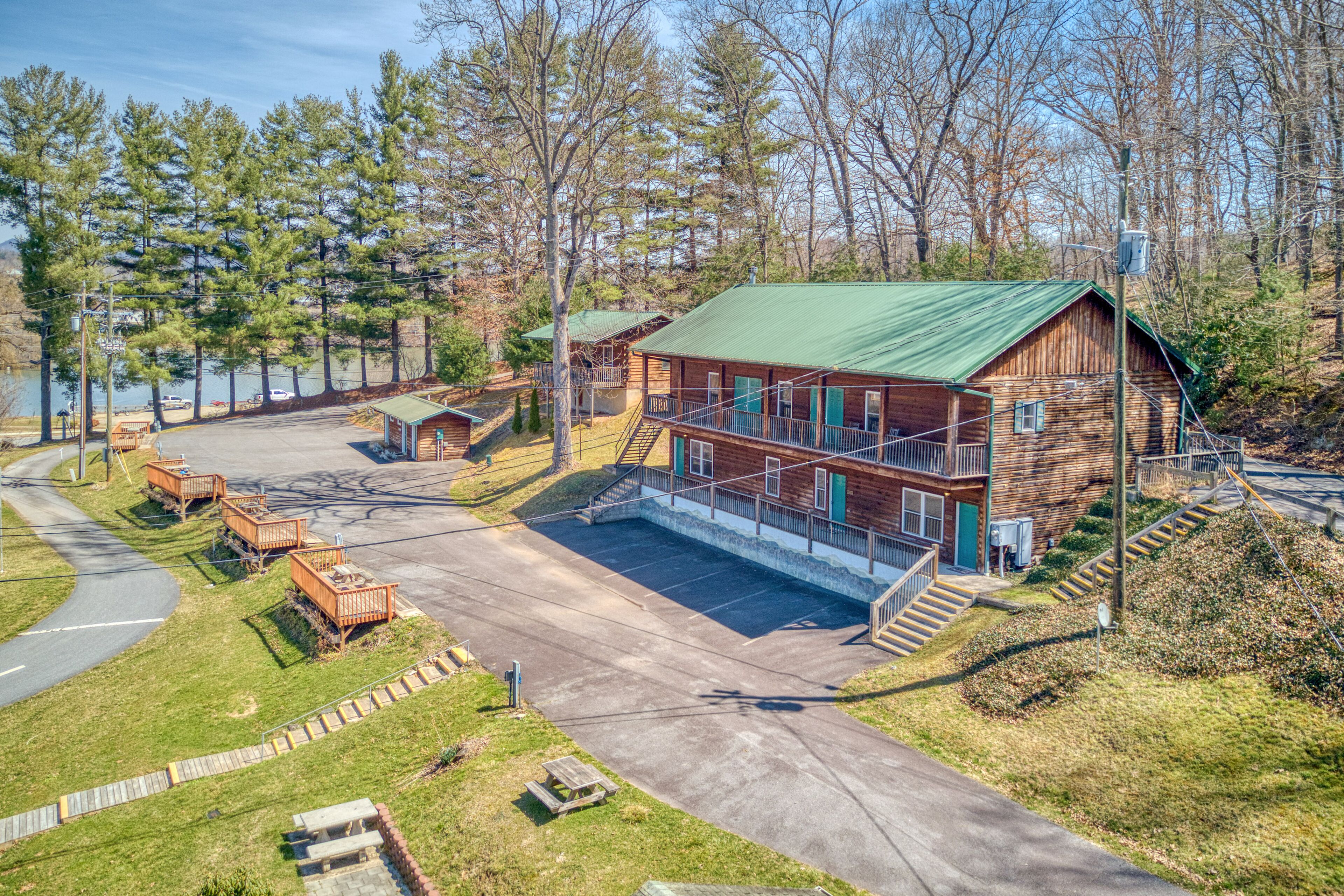 Dog-friendly condo with on-site golf and lakeside pool - 500 ft. from the lake