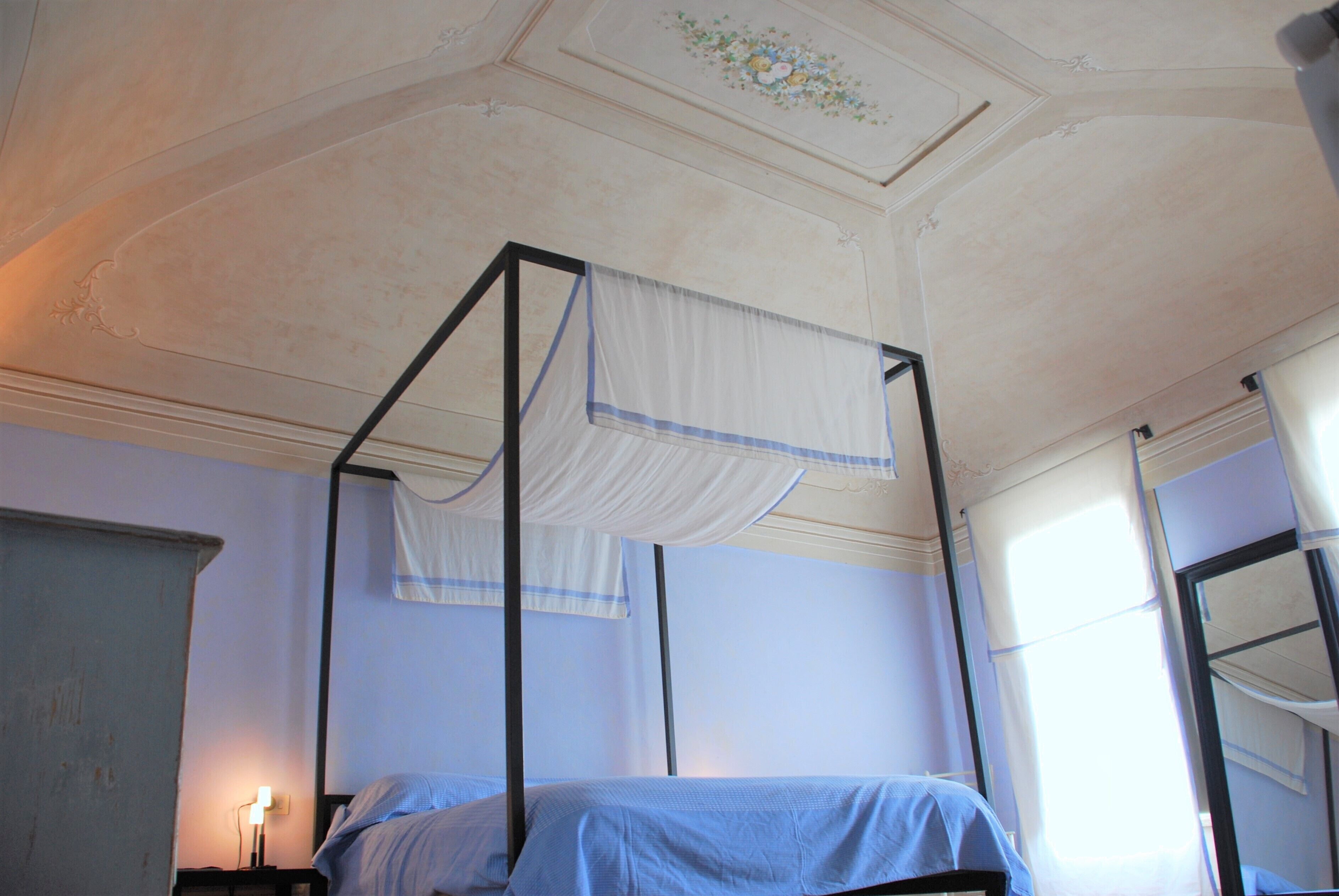 panoramic apartment, full of atmosphere, a few steps from the Ruspoli castle.