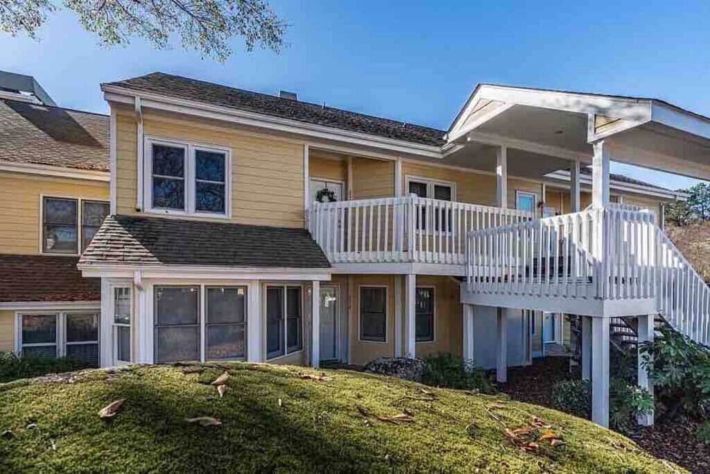 ✨Gated ✨2 bed, 2 bath townhome close to downtown!