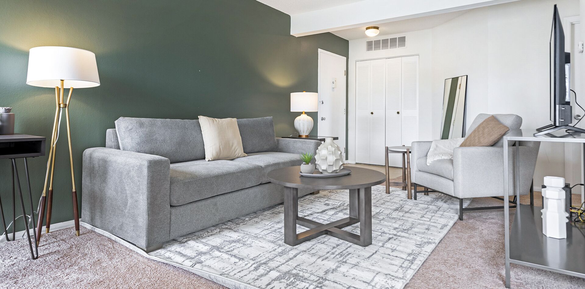 Modern Apartment in Prime Location (ID9305X02)