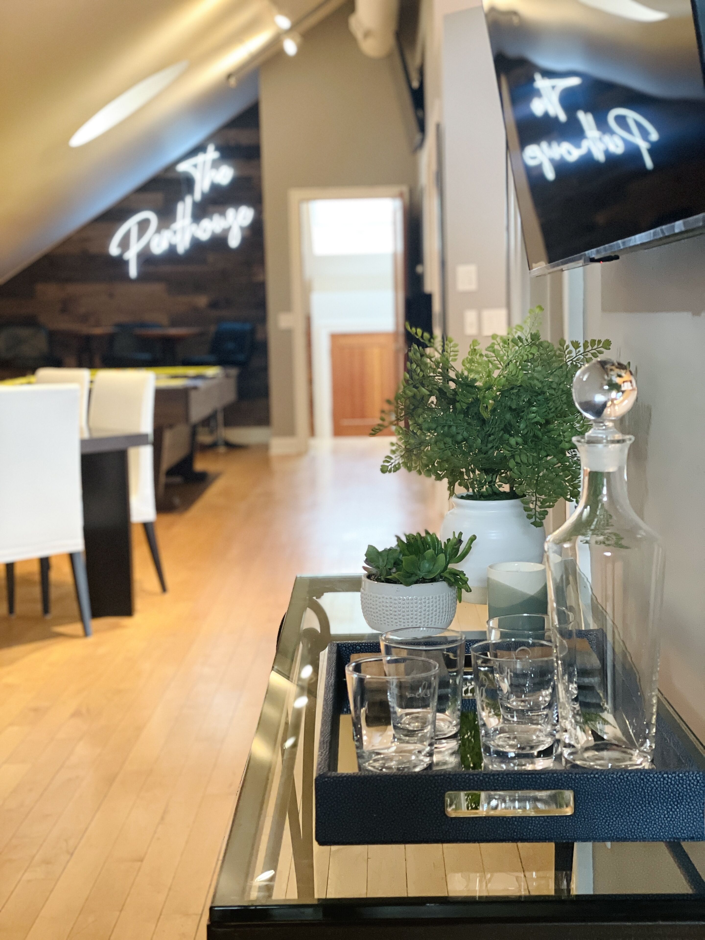 Luxury Penthouse in Downtown with private parking next to JX Event Venue